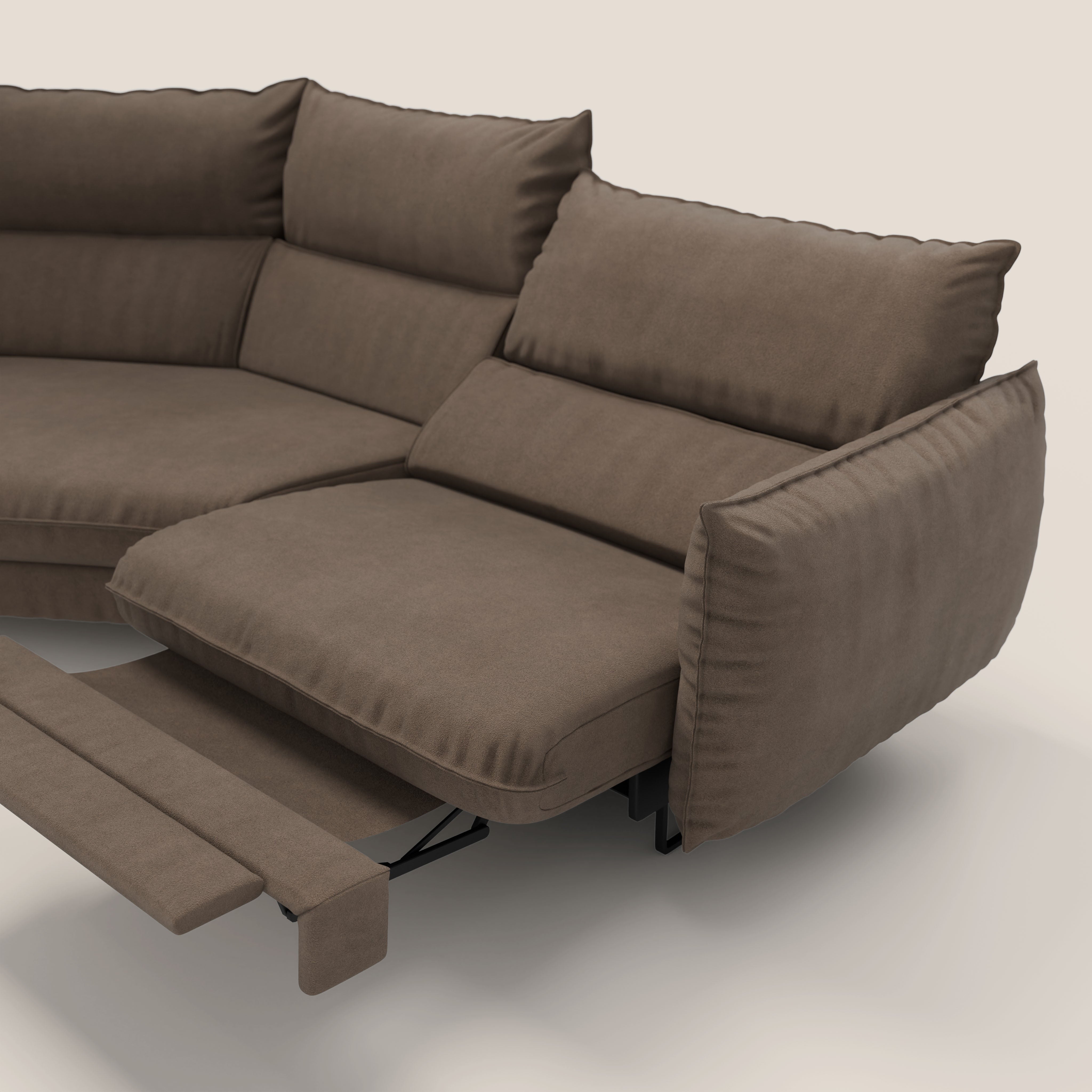 Monamour divano moderno angolare con opzione relax elettrico in microfibra smacchiabile impermeabile T11 marrone - divani.store