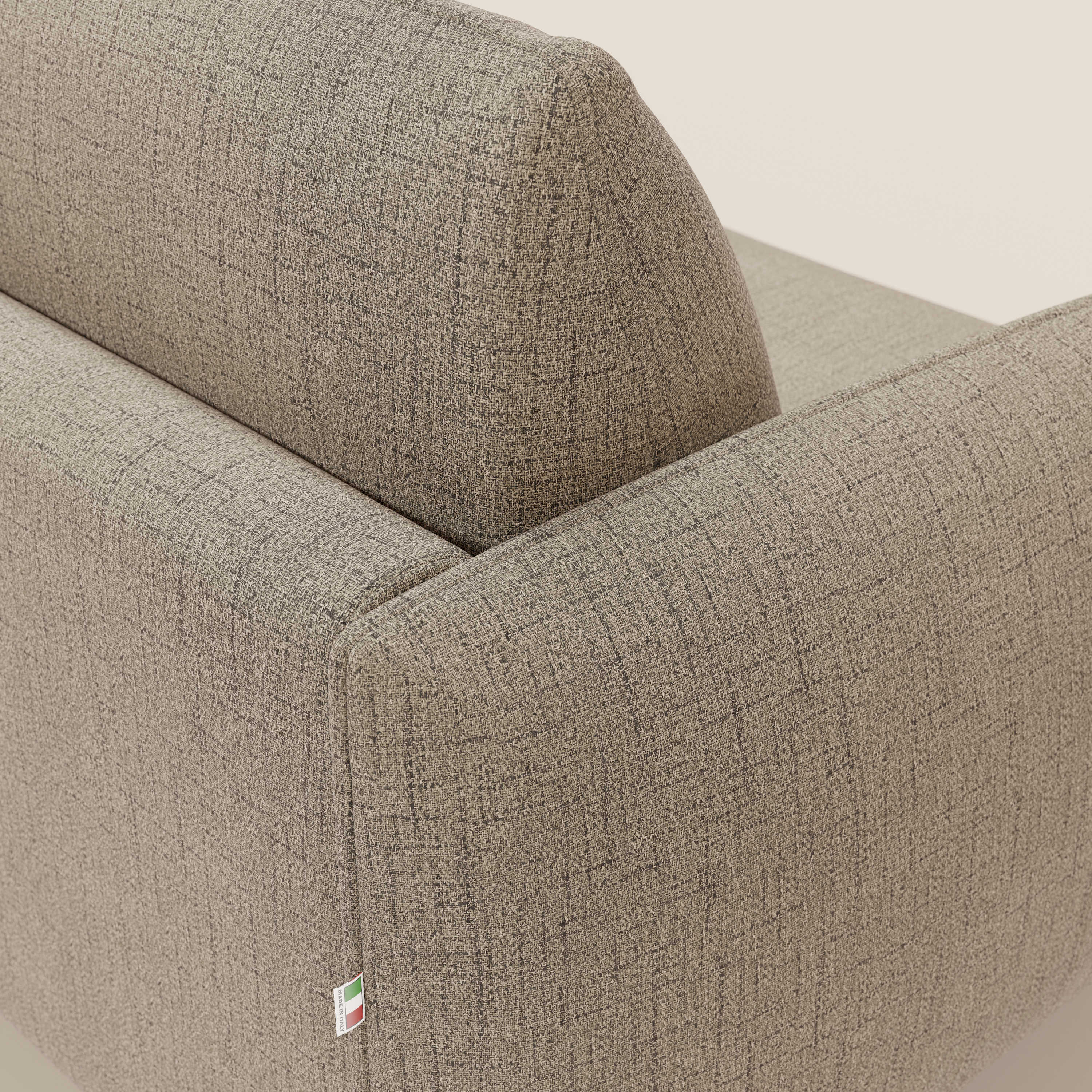 Ninfea divano letto Design Morbido con Piedini alti in Metallo e Materasso H18 cm in tessuto impermeabile T03 - divani.store