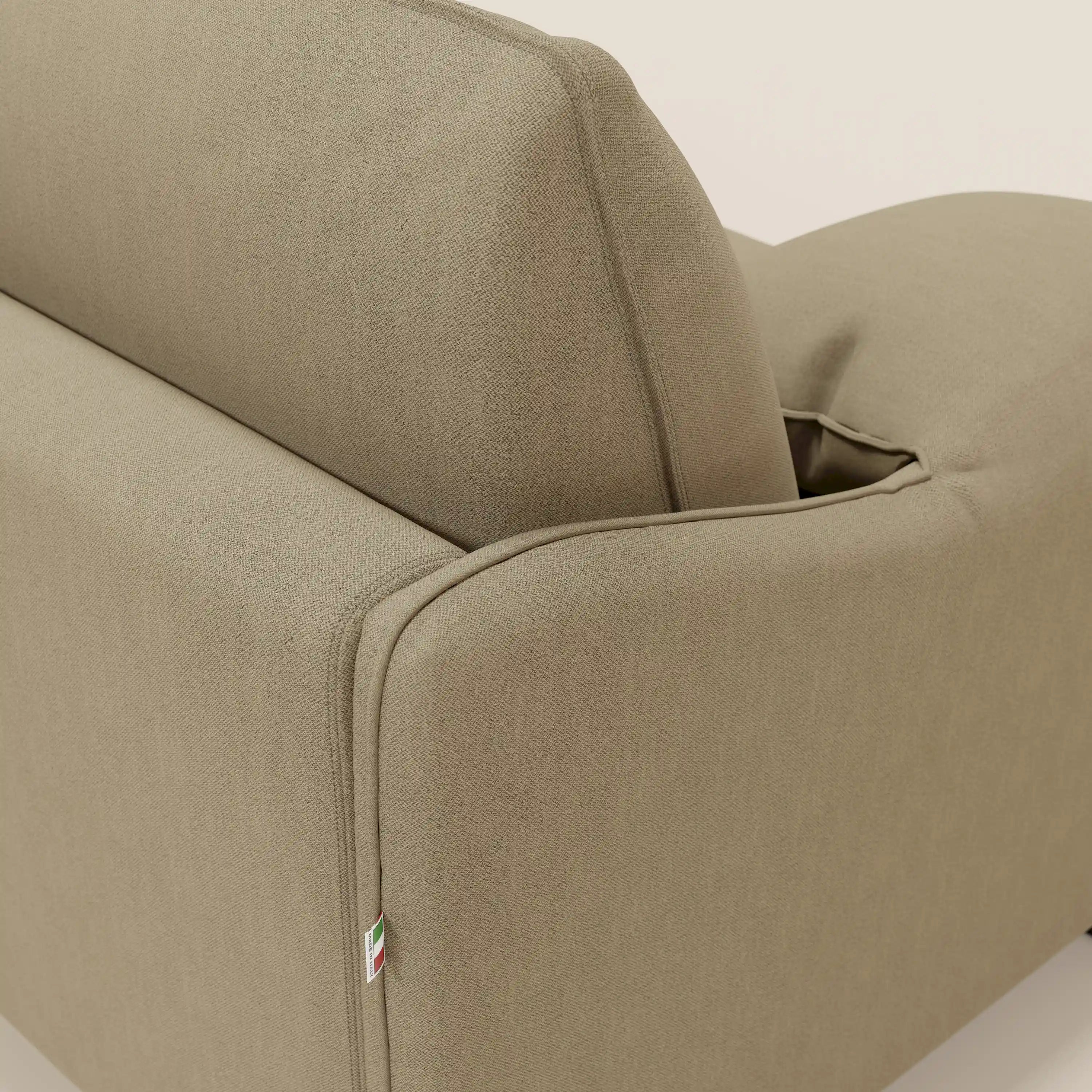 Primula divano letto con materasso alto 18 cm - braccioli mobili e tessuto smacchiabile T05 - divani.store
