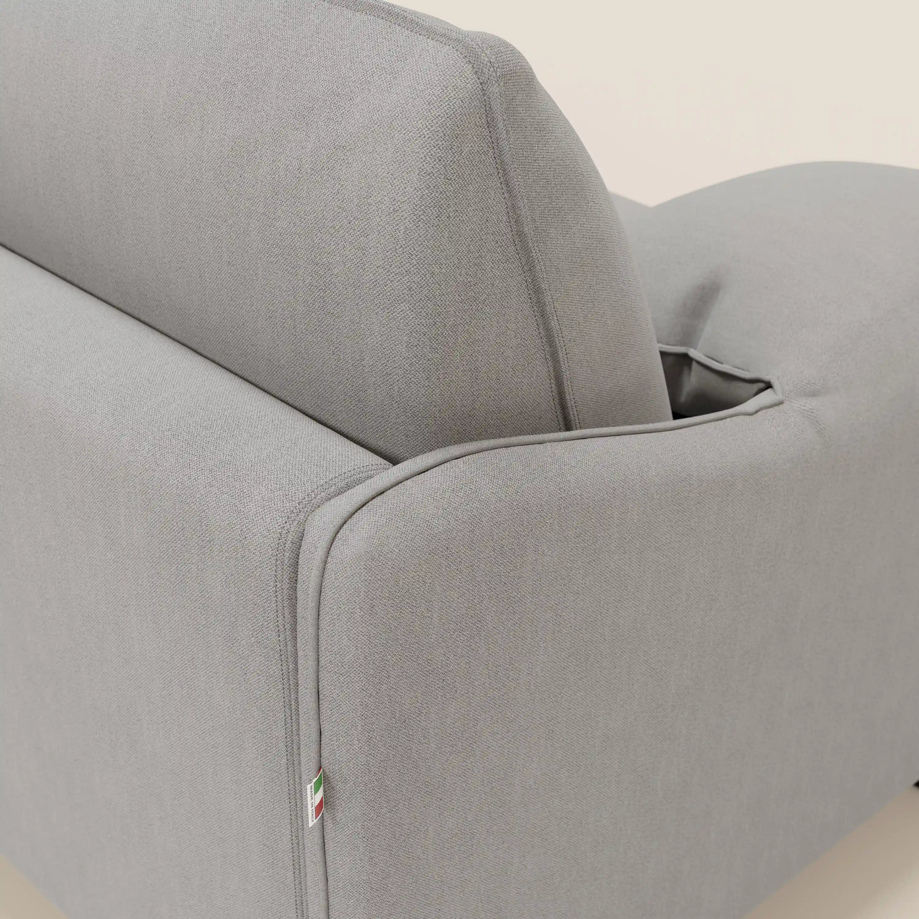 Primula divano letto con materasso alto 18 cm - braccioli mobili e tessuto smacchiabile T05 - divani.store