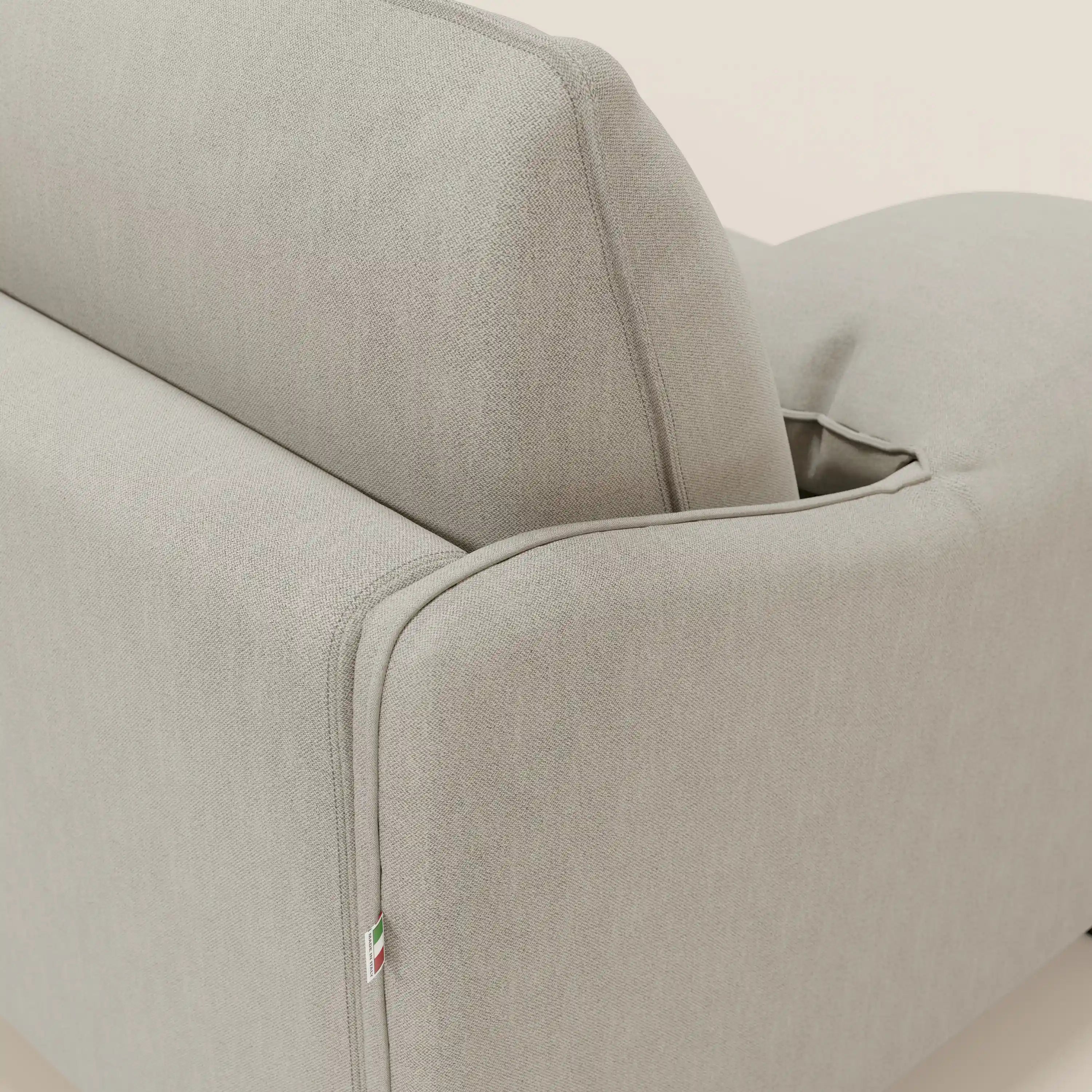 Primula divano letto con materasso alto 18 cm - braccioli mobili e tessuto smacchiabile T05 - divani.store