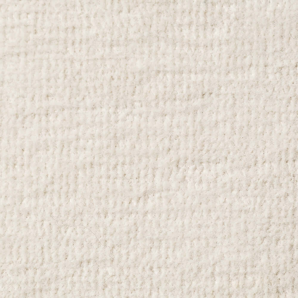 Primo piano di T31 BOLERO di Divani.Store: un tessuto color crema, morbido al tatto, antimacchia e impermeabile con un sottile motivo a griglia. La sua consistenza felpata offre calore, comfort e facilità di pulizia grazie alla tecnologia Fast Clean.