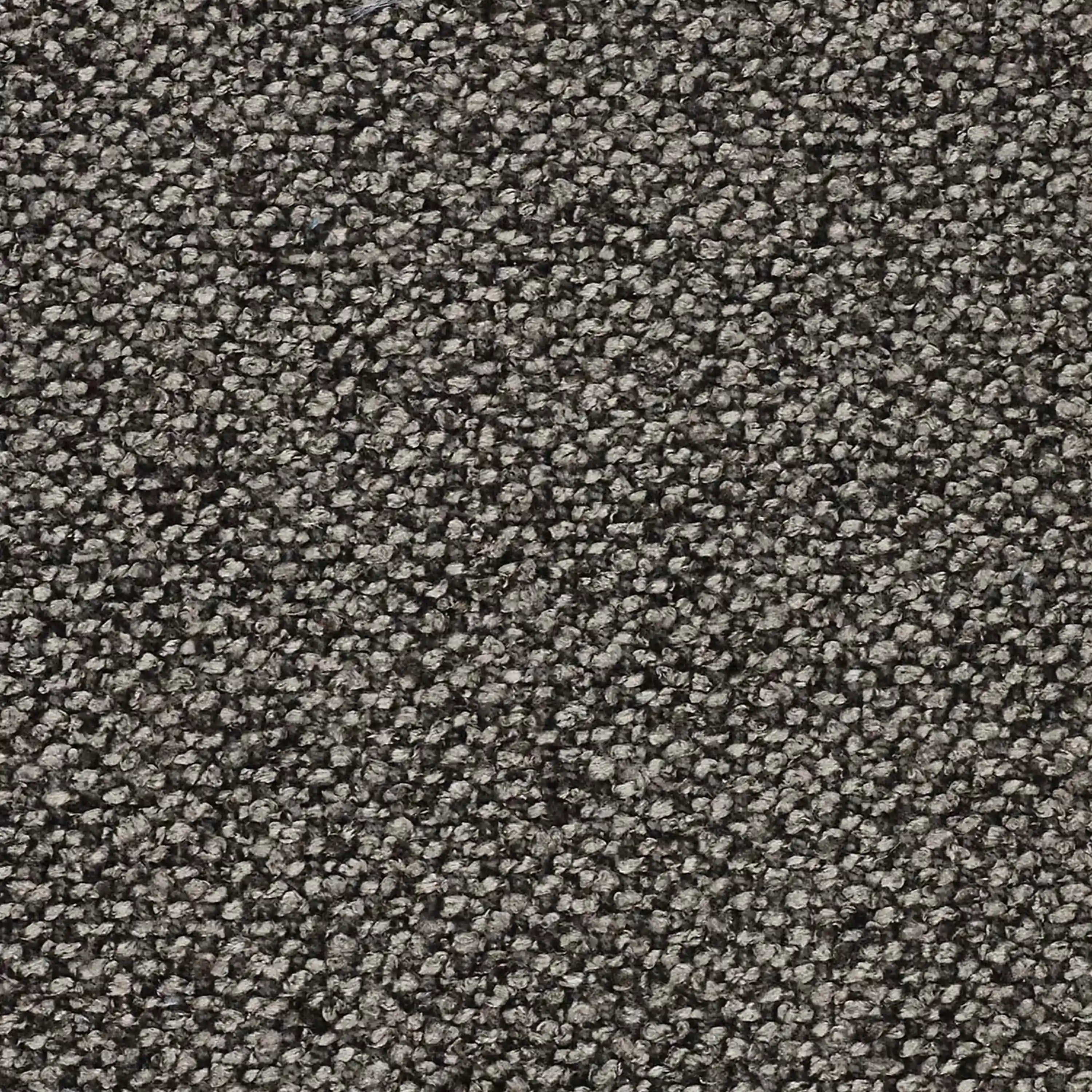 Primo piano di un tappeto strutturato con passanti grigi e neri, ideale per spazi ad alto traffico, perfetto sotto il divano Divani.Store Nimbus modulare a 3 sedute componibile in morbido tessuto smacchiabile effetto cotone T33.