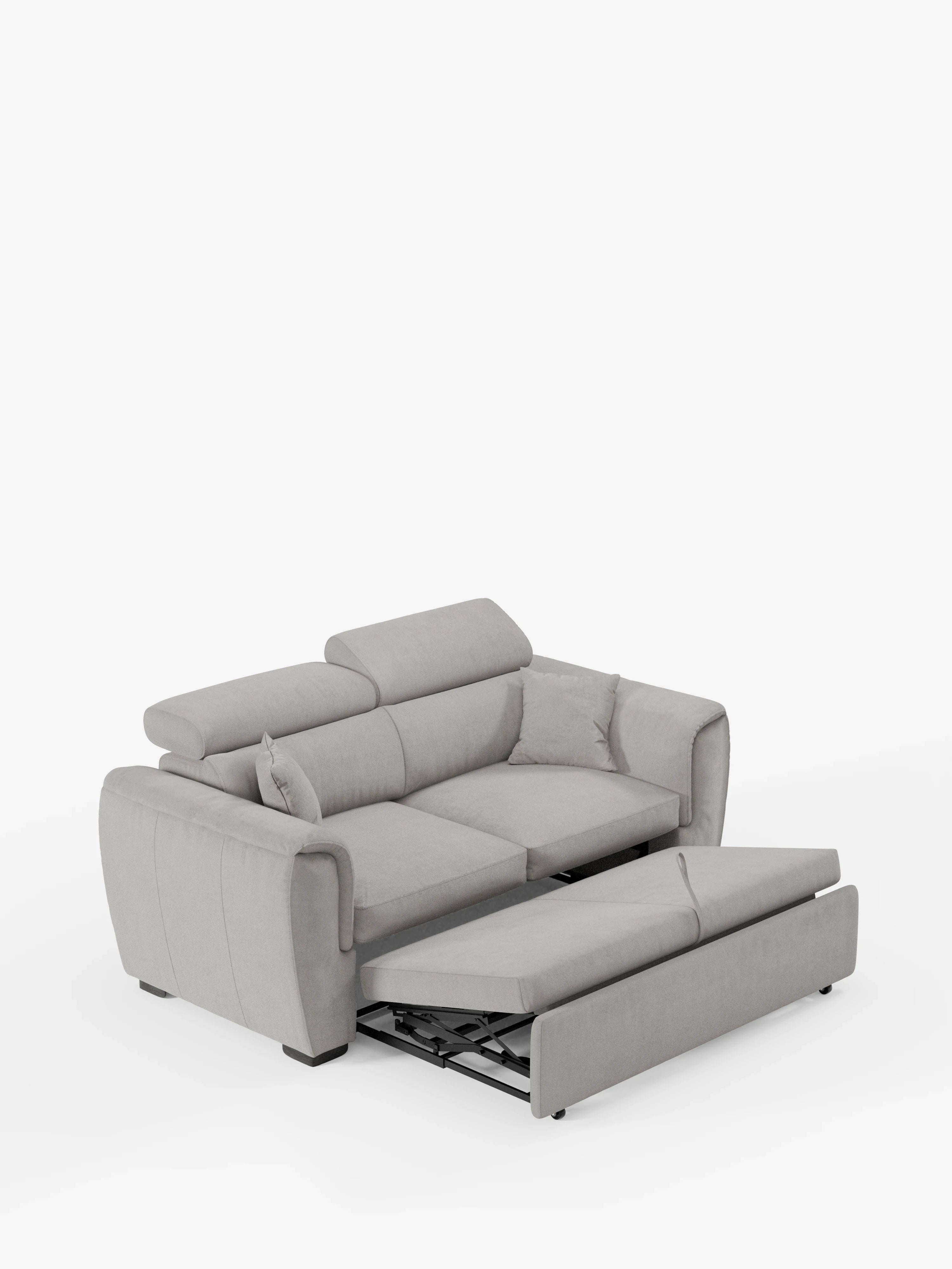 Un moderno divano a 2 posti Titano grigio chiaro, estraibile, con poggiatesta reclinabili in tessuto smacchiabile Oeko-Tex® di Divani.Store, dotato di poggiatesta regolabili, ampi braccioli e un letto estraibile parzialmente estraibile con meccanismo a delfino. La struttura metallica del letto è a vista e il rivestimento in tessuto liscio ne esalta il design lineare. Questo divano moderno e compatto è esposto su uno sfondo bianco a tinta unita.