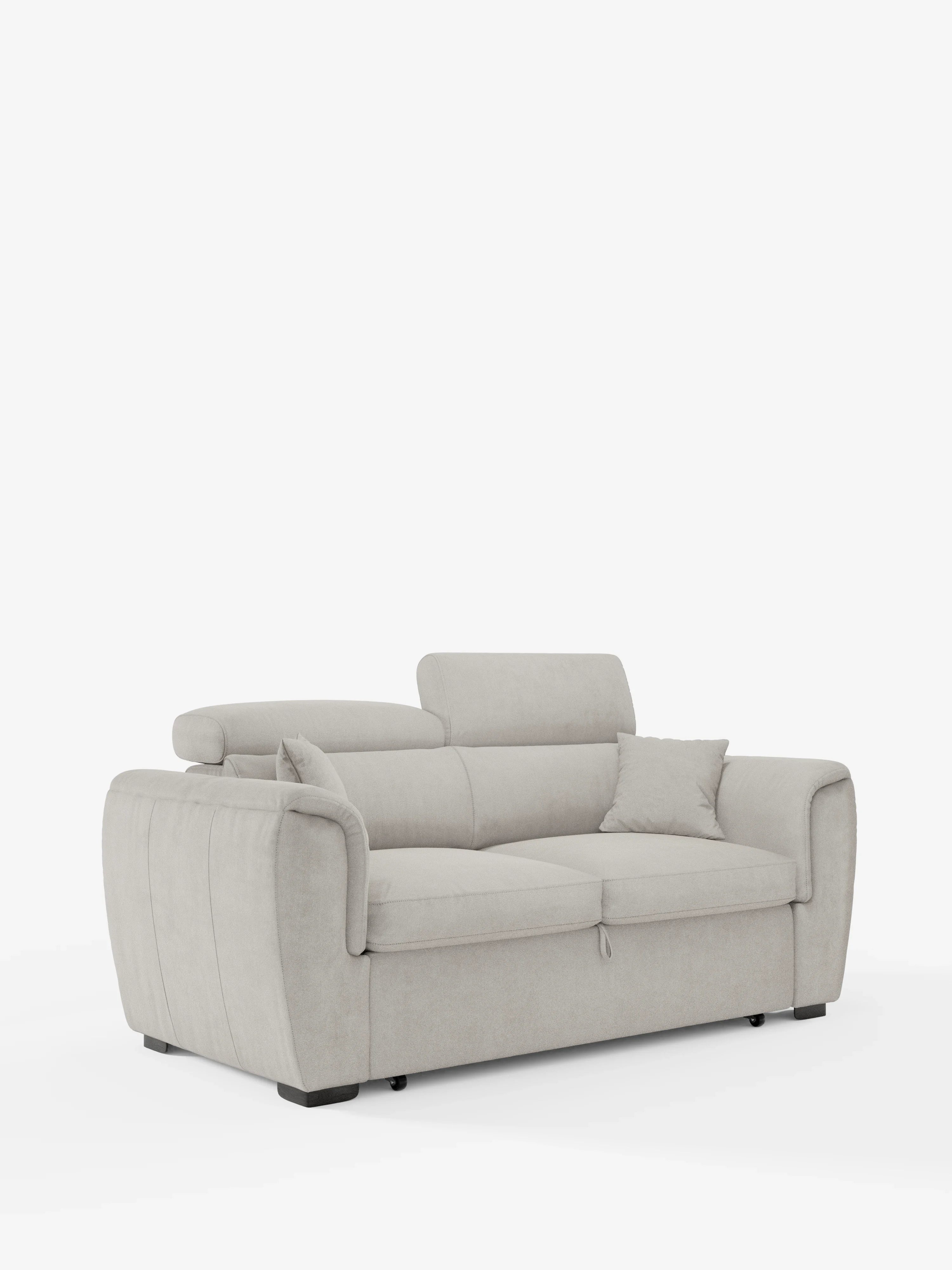 Il divano a due posti estraibile Titano con poggiatesta reclinabili in tessuto smacchiabile Oeko-Tex® di Divani.Store è un divano moderno color beige chiaro, dotato di ampi braccioli imbottiti, poggiatesta regolabili e due cuscini quadrati coordinati. Questo complemento d'arredo compatto e contemporaneo poggia su piedini neri corti ed è fotografato su uno sfondo bianco a tinta unita.