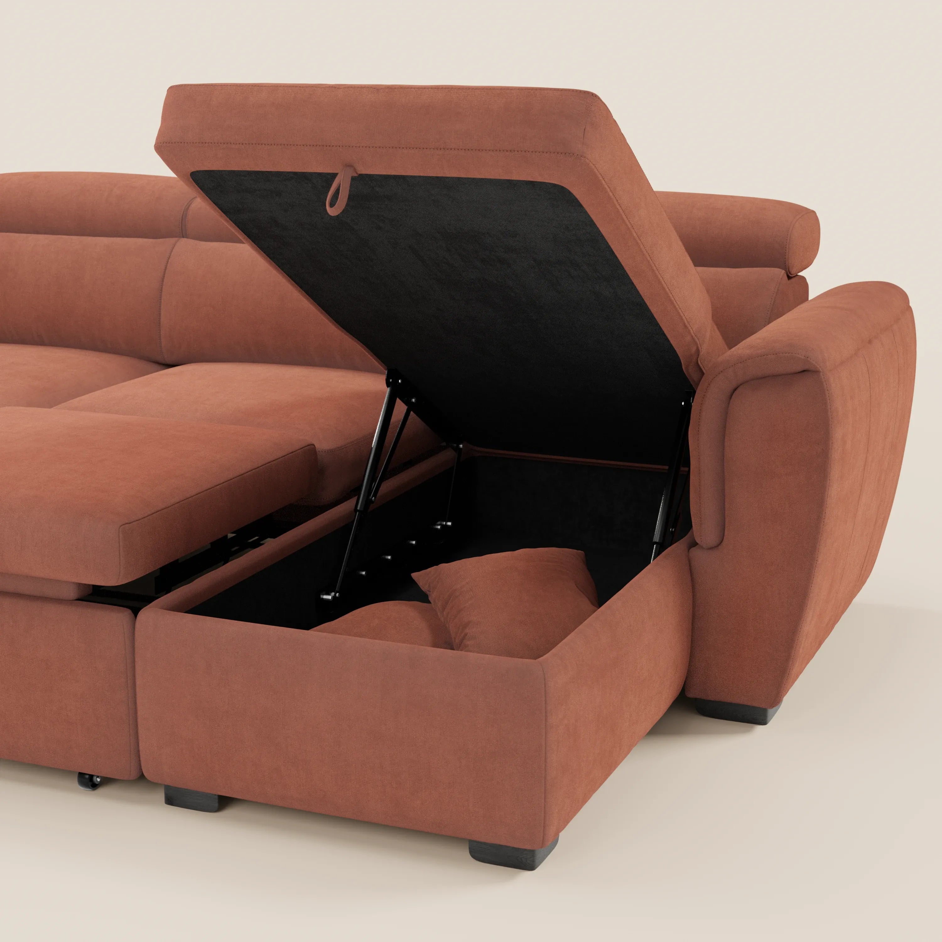 Il divano letto Titano con penisola reversibile di Divani.Store, realizzato in tessuto antimacchia, offre un vano contenitore sotto la penisola, poggiatesta reclinabili e un elemento estraibile. Ampie sedute, braccioli larghi e piedini neri completano il design moderno.