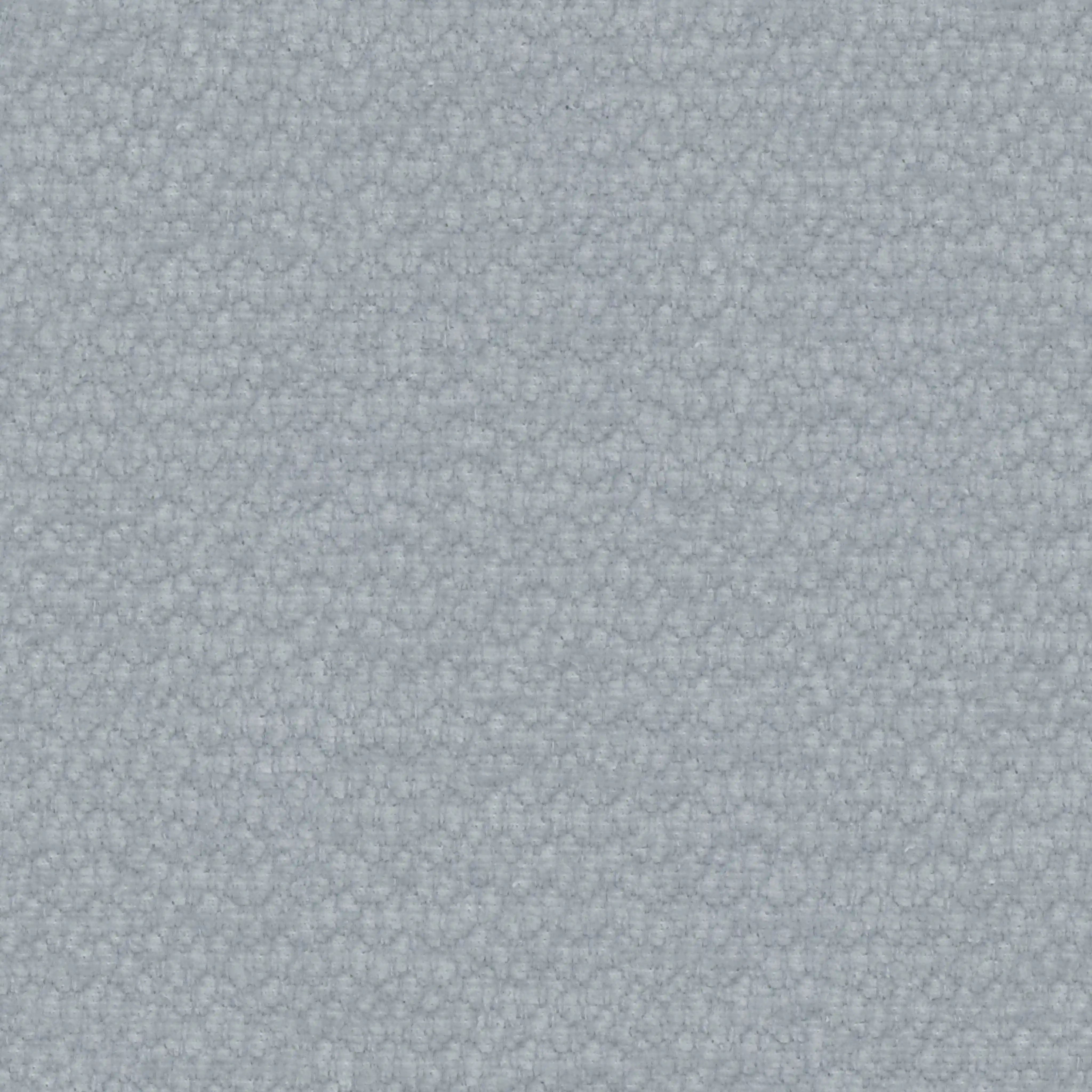 Il letto imbottito ARKAM con contenitore e testiera a lavorazione verticale di Letti.store è rivestito in tessuto grigio chiaro, certificato Oeko-Tex®, con un motivo a trama fitta e discreta che conferisce al letto un look shabby chic e contemporaneo — senza altri elementi visibili.