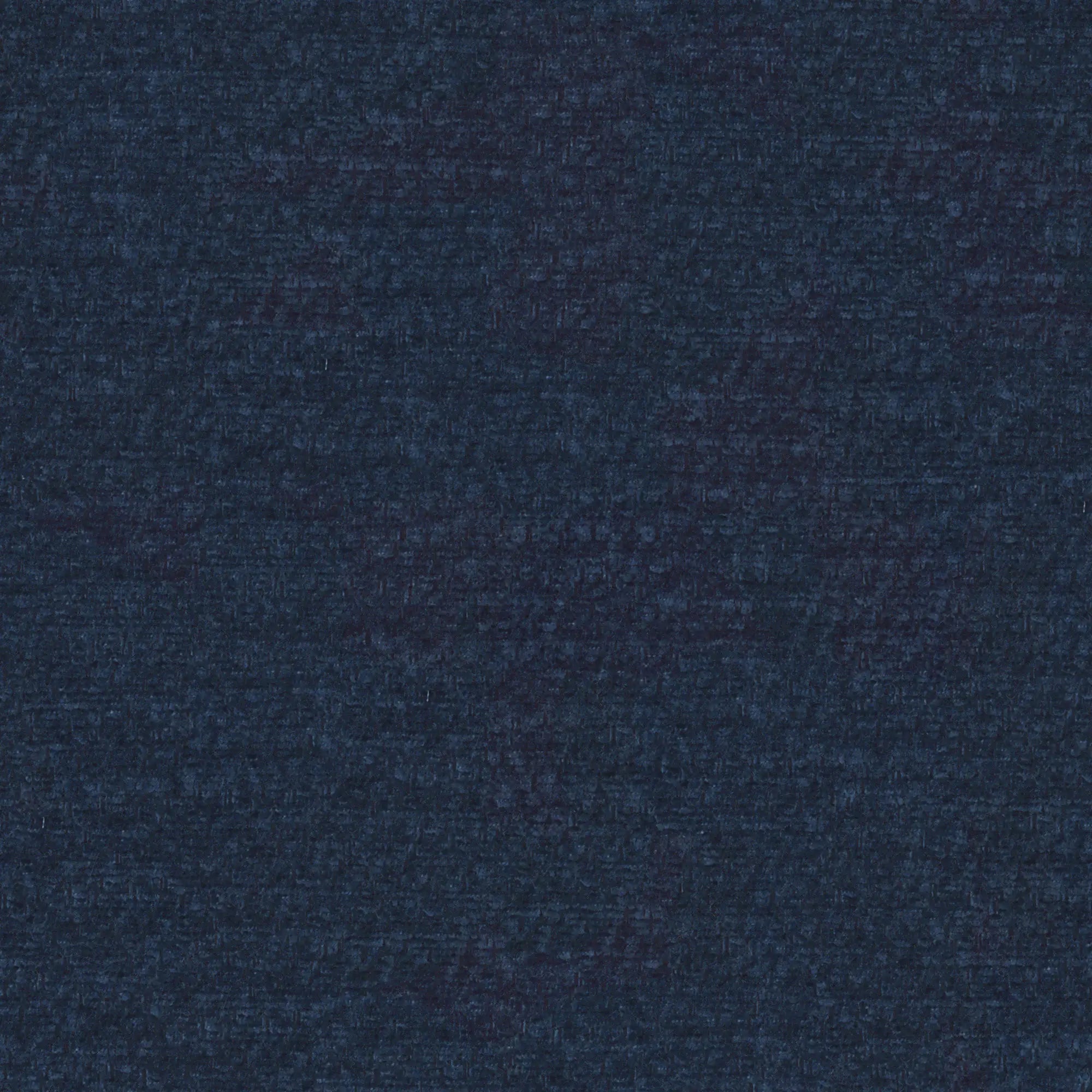 Il letto imbottito ONYX di Letti.store è realizzato in tessuto blu scuro certificato Oeko-Tex® con sottili sfumature e presenta una testiera verticale, che lo rende perfetto per camere da letto accoglienti e contemporanee, offrendo inoltre uno spazio aggiuntivo per riporre oggetti.