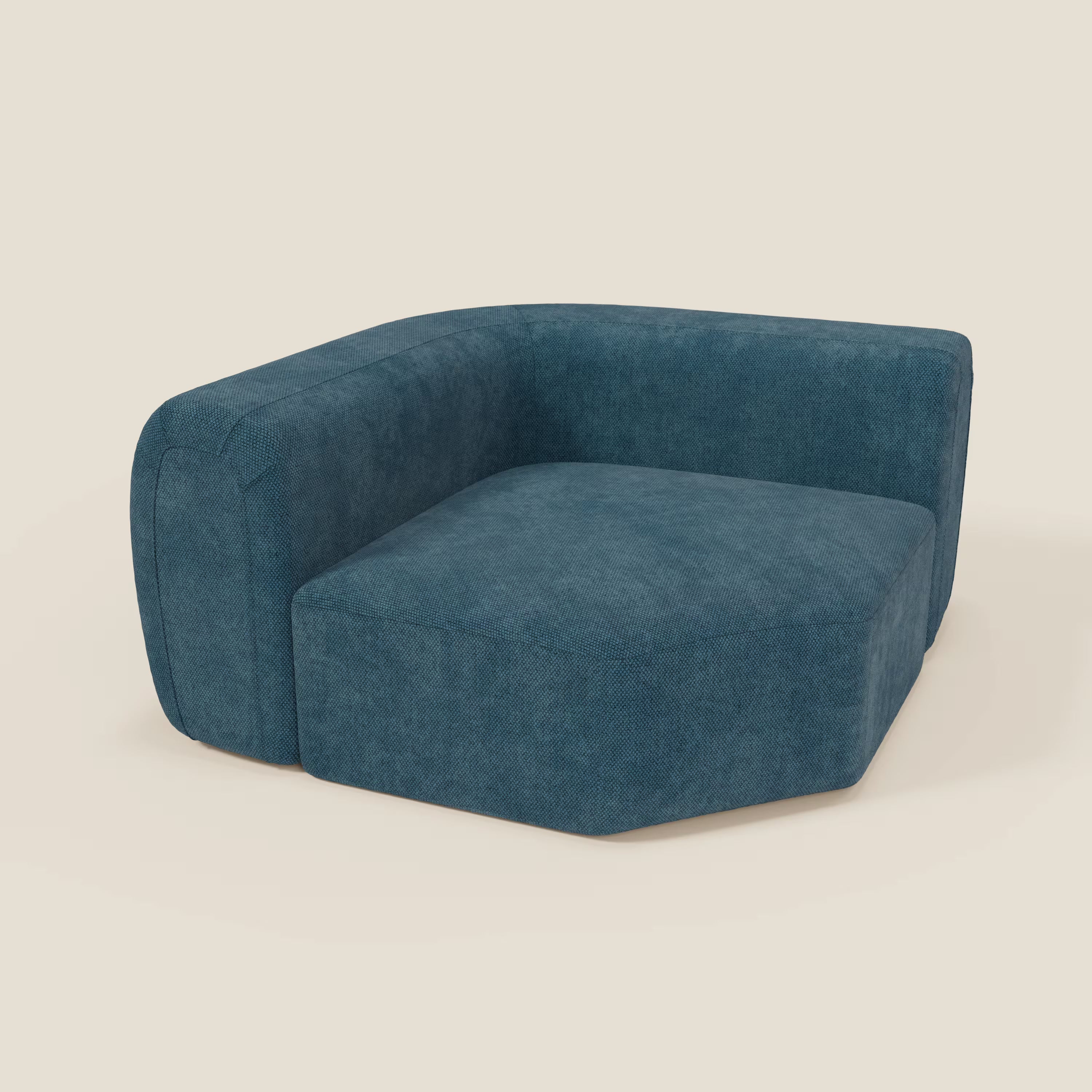 BonBon Modulo angolare - Divano modulare componibile GF edition petrolio di Divani.Store è una poltroncina angolare moderna e di basso profilo in tessuto verde acqua, con ampia seduta e schienale curvo, presentata su uno sfondo bianco sporco.