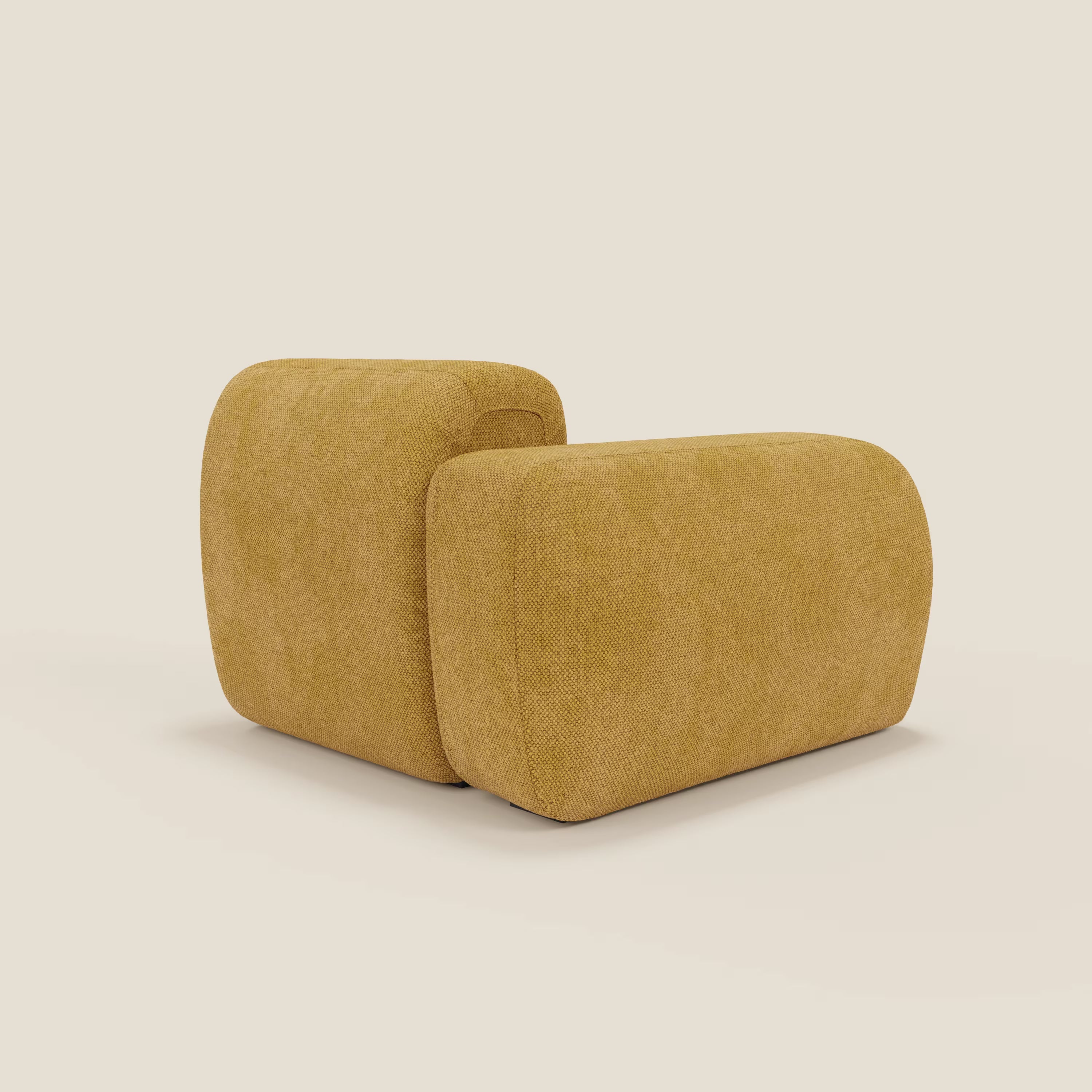 BonBon modulo terminale 105 cm sinistro o destro - Grande Fratello edition giallo di Divani.Store è una poltrona moderna e minimalista dalle linee morbide e arrotondate in tessuto giallo senape, caratterizzata da un profilo basso e da un ampio schienale ispirato all'eleganza italiana senza tempo.