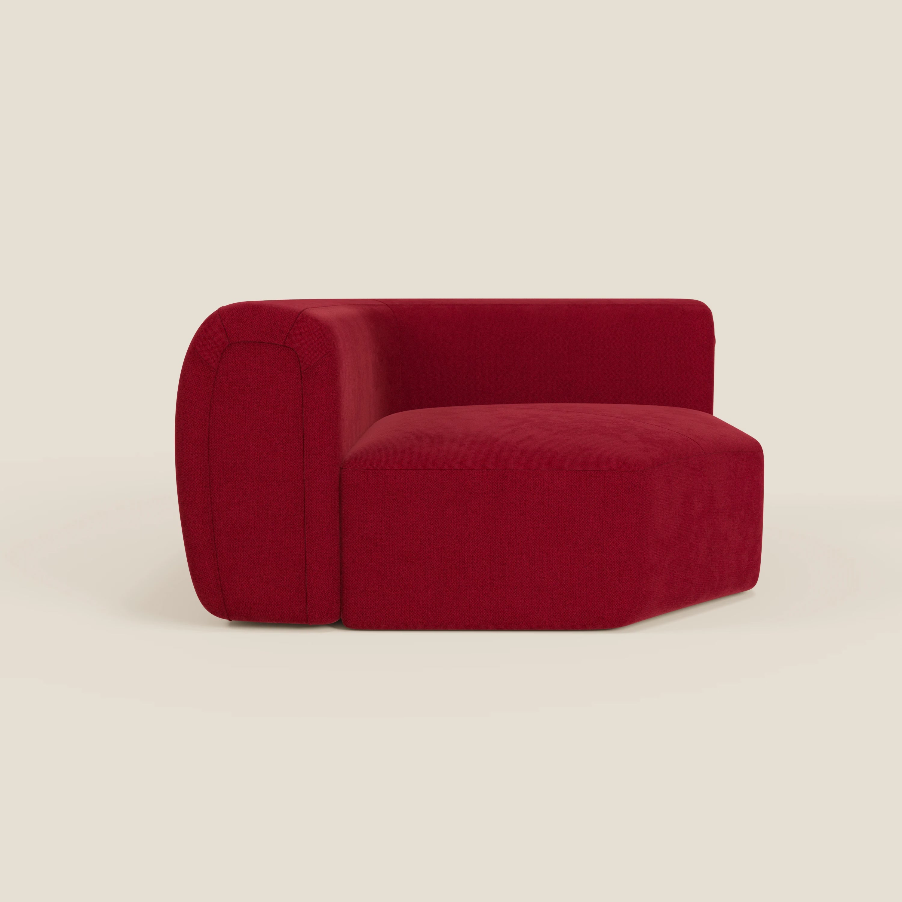 Il Bonbon Modulo angolare di Divani.Store è un moderno divano componibile a sinistra in tessuto smacchiabile T23 bordeaux, caratterizzato da linee pulite e un'ampia seduta per un look elegante e contemporaneo su uno sfondo beige.