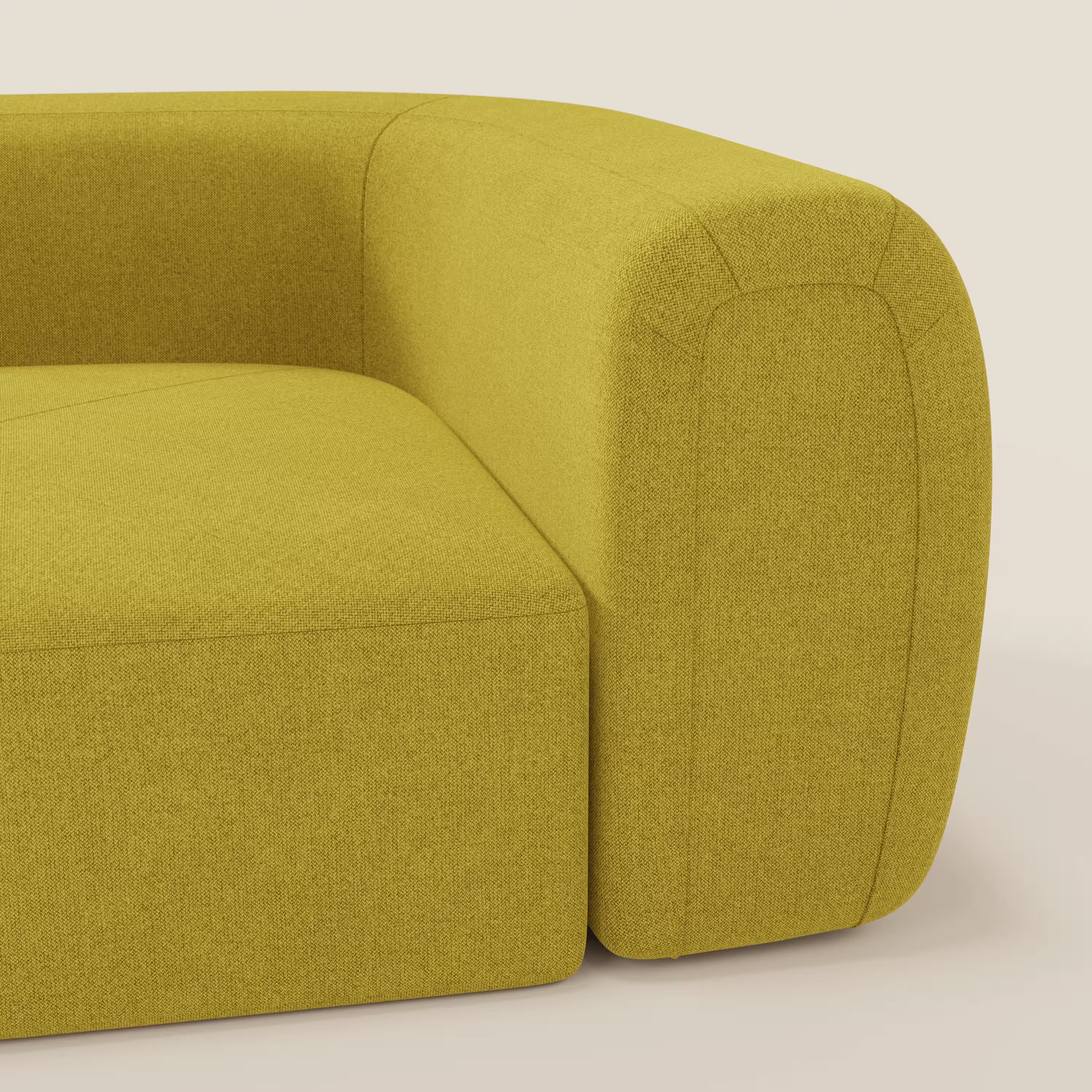 Primo piano di Bonbon Modulo angolare, un moderno divano componibile in tessuto antimacchia giallo T23 di Divani.Store, caratterizzato da spigoli arrotondati e cuscini morbidi per un look morbido e contemporaneo su uno sfondo chiaro.