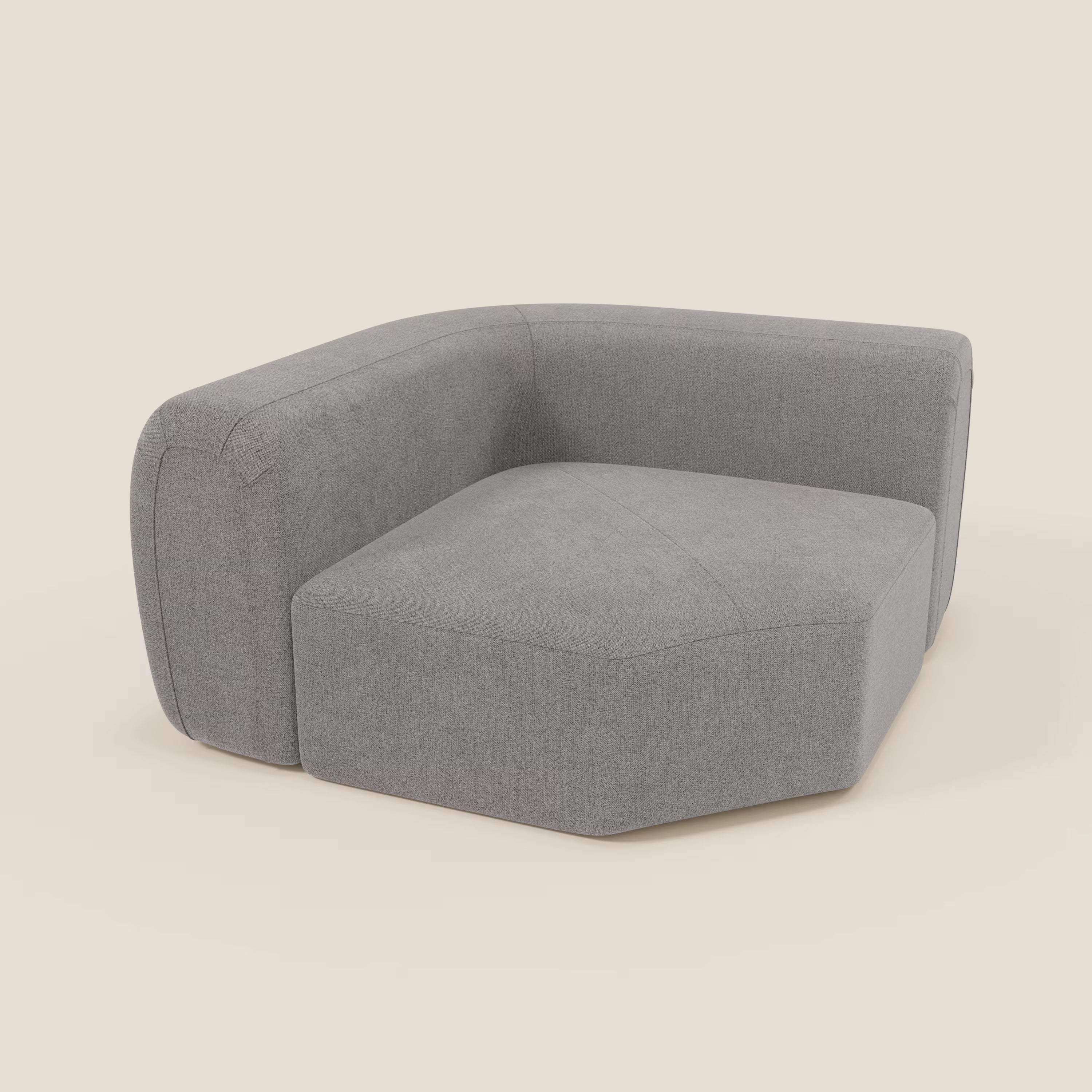 Bonbon Modulo angolare di Divani.Store è una poltrona moderna senza braccioli in tessuto grigio T23, facile da pulire, con cuscini geometrici e bordi arrotondati, ideale per sedute modulari o come parte di un divano ad angolo.