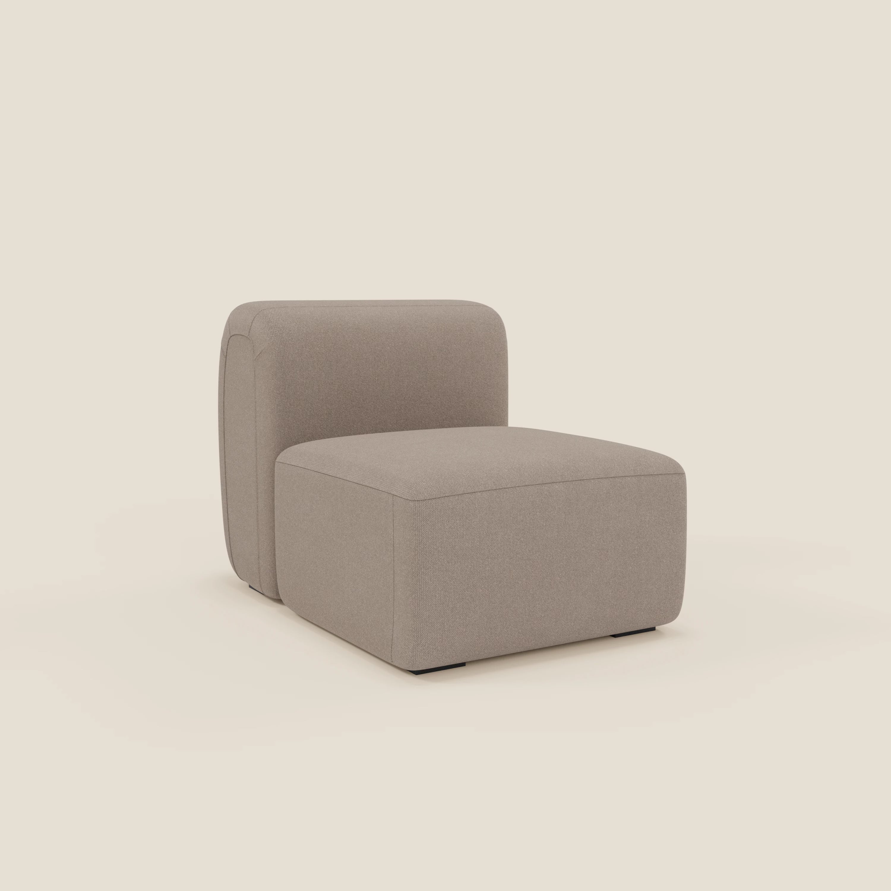 BonBon modulo centrale 70 cm di Divani.Store, in tessuto smacchiabile T23 tortora, è una moderna poltrona lounge senza braccioli dal design squadrato e minimalista, con seduta bassa e profonda e schienale dolcemente arrotondato per un aspetto invitante.