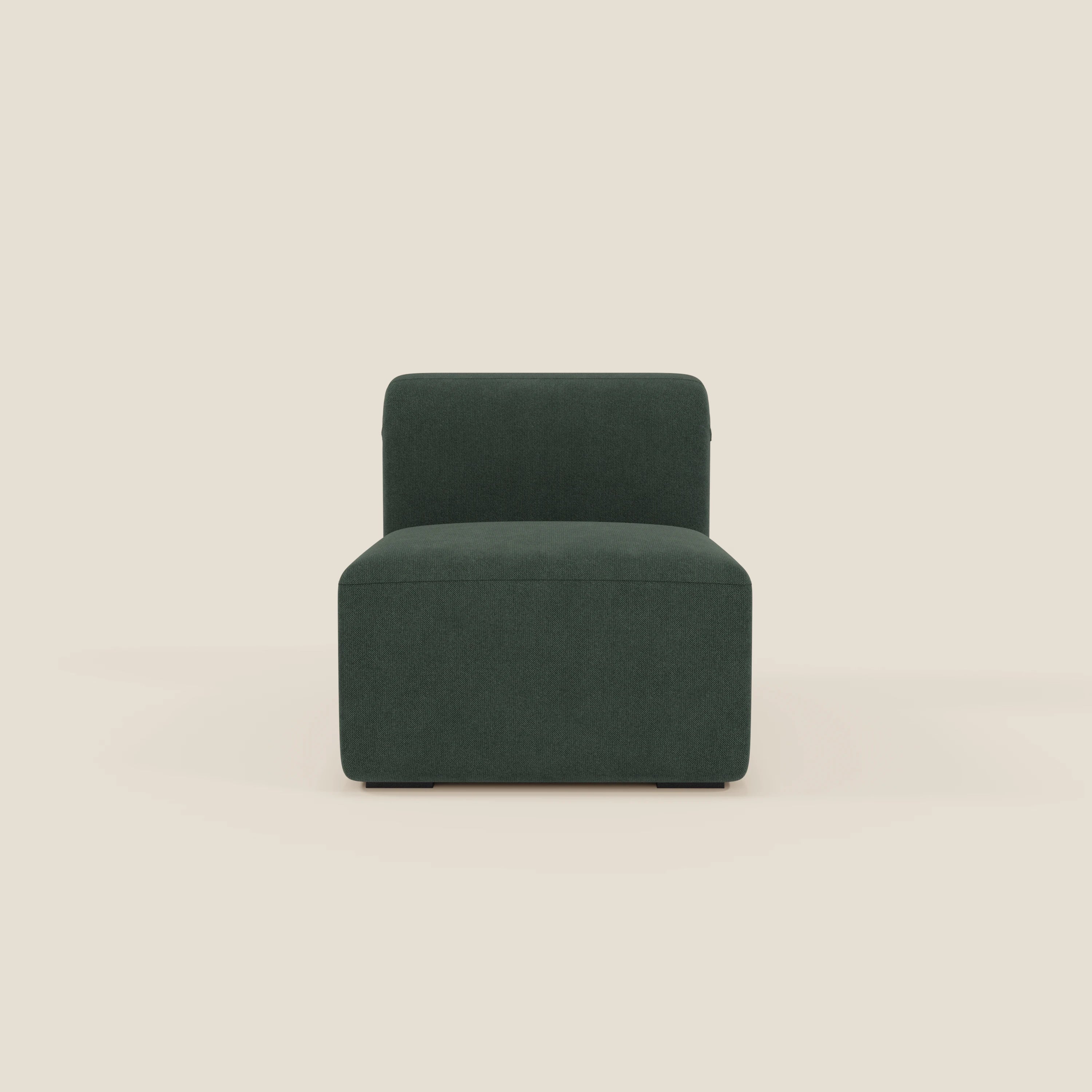 BonBon modulo centrale 70 cm di Divani.Store è una sedia squadrata senza braccioli, rivestita in tessuto antimacchia verde T23, con schienale basso e cuscino di seduta spesso, raffigurata centrata su uno sfondo beige chiaro.
