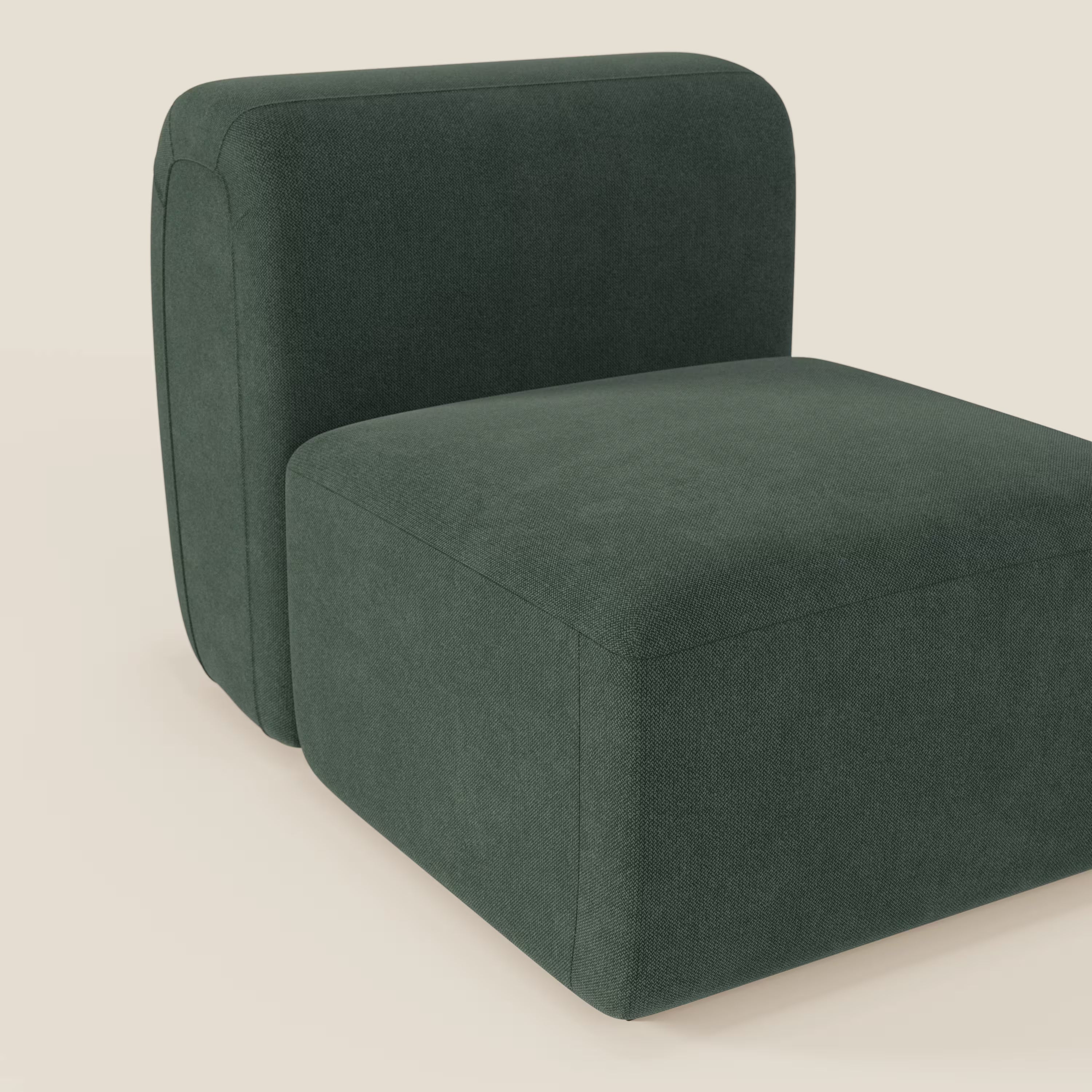BonBon modulo centrale 70 cm di Divani.Store è una moderna poltrona lounge senza braccioli con seduta e schienale profondi, rivestita in tessuto antimacchia T23 verde. Il suo design minimalista ha bordi morbidi e arrotondati e si colloca su uno sfondo beige chiaro.