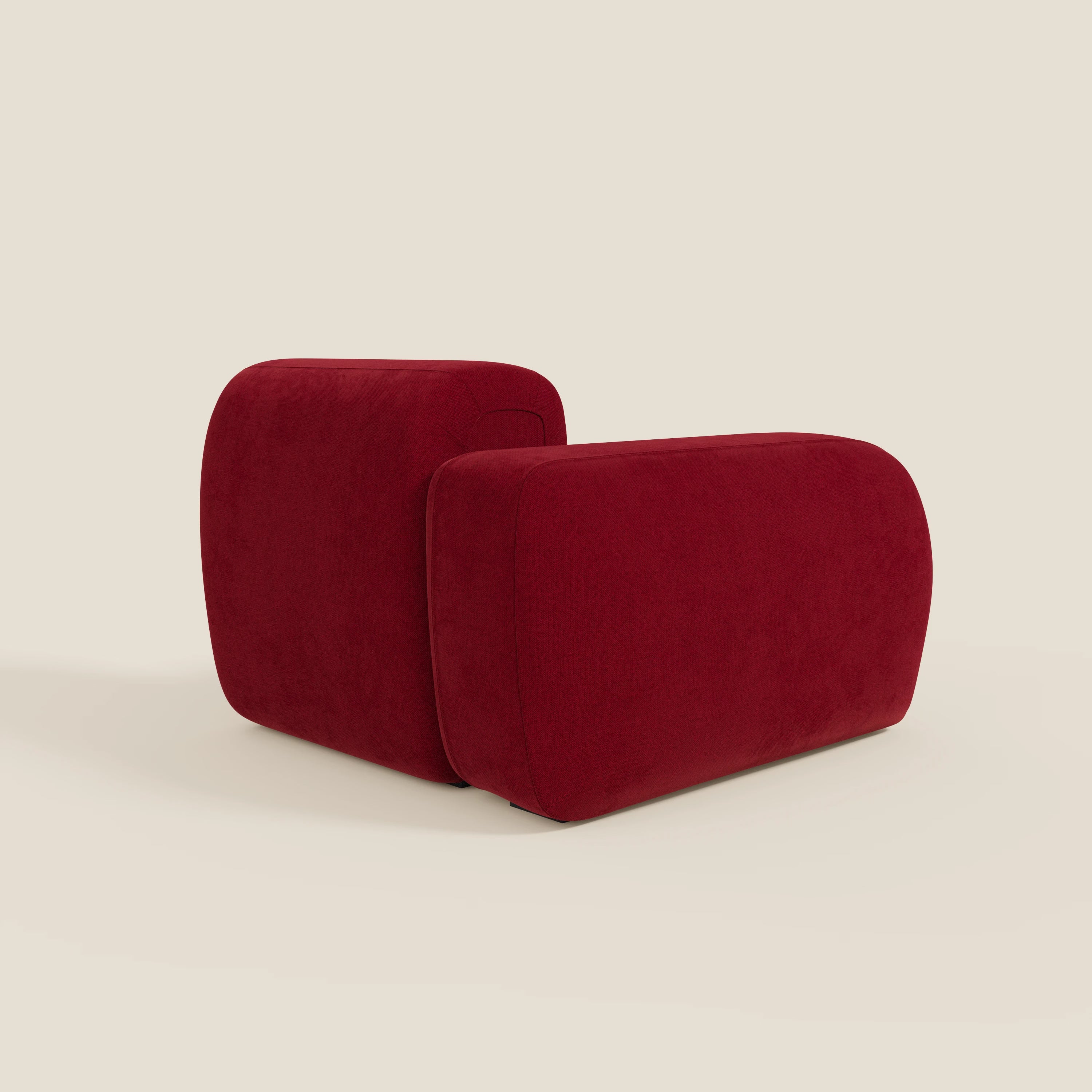 BonBon modulo terminale 105 cm di Divani.Store è una poltrona moderna e minimalista in tessuto antimacchia T23 bordeaux, con bordi arrotondati e lisci, forma a blocco ribassato e assenza di gambe o braccioli visibili, presentata su sfondo beige.