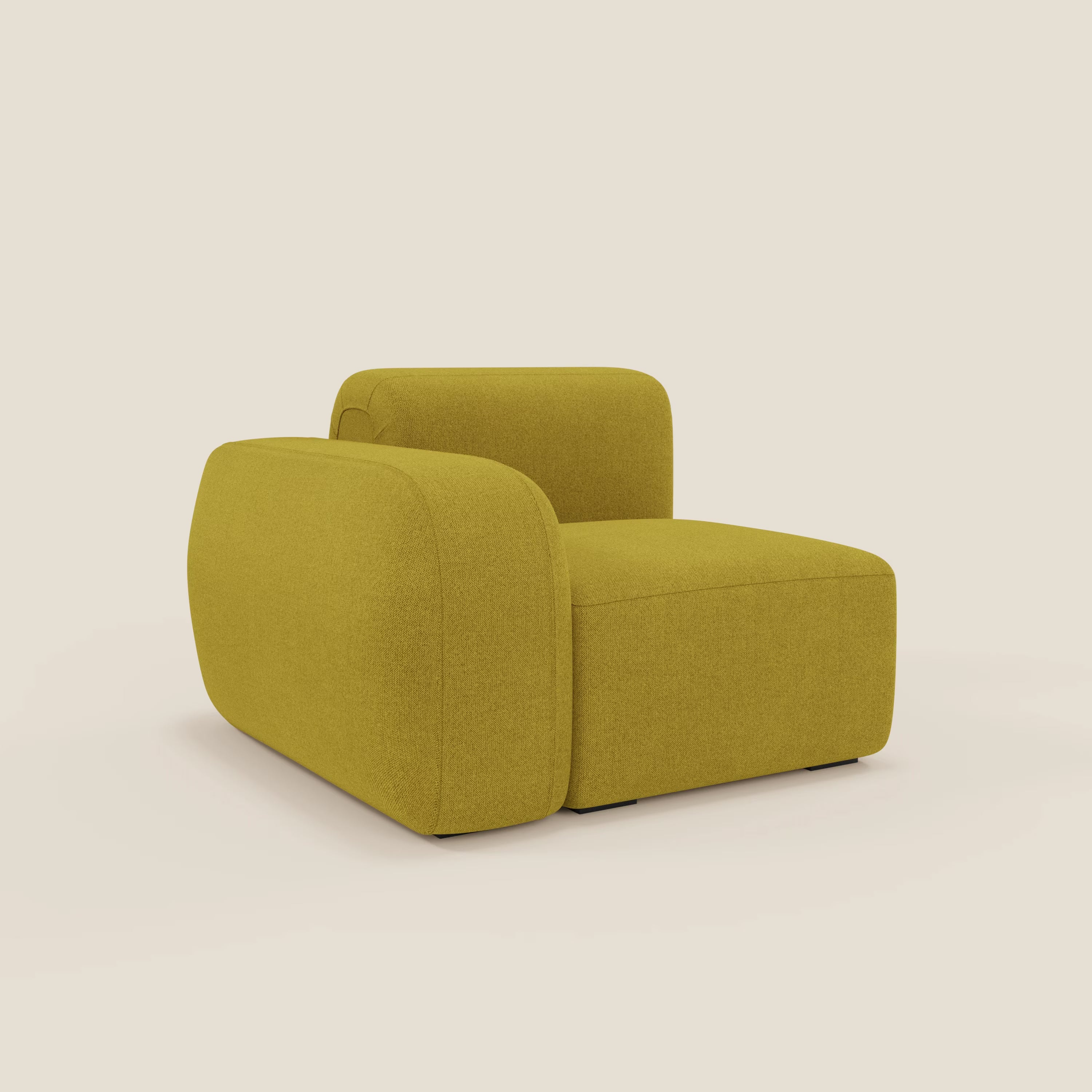 Il BonBon modulo terminale 105 cm di Divani.Store, caratterizzato da un design senza braccioli e da un tessuto antimacchia T23 giallo, si colloca su uno sfondo bianco sporco. L'ampia seduta e lo schienale basso riflettono lo stile minimalista della collezione BonBon.