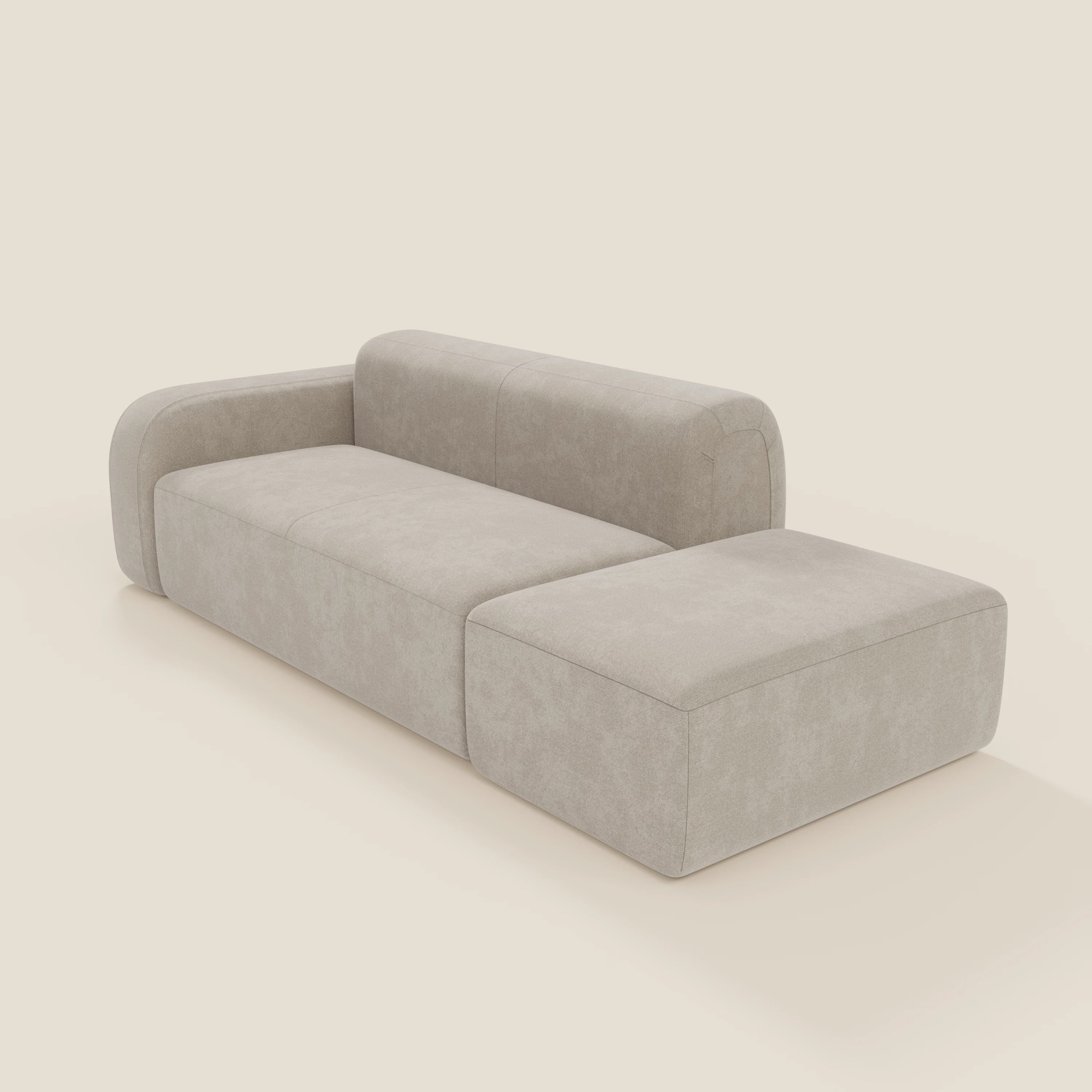 Il divano componibile BonBon di Divani.Store è dotato di un pouf terminale ed è rivestito in tessuto panna T23, facile da pulire, che offre un look moderno e minimalista con un design personalizzabile e linee pulite.