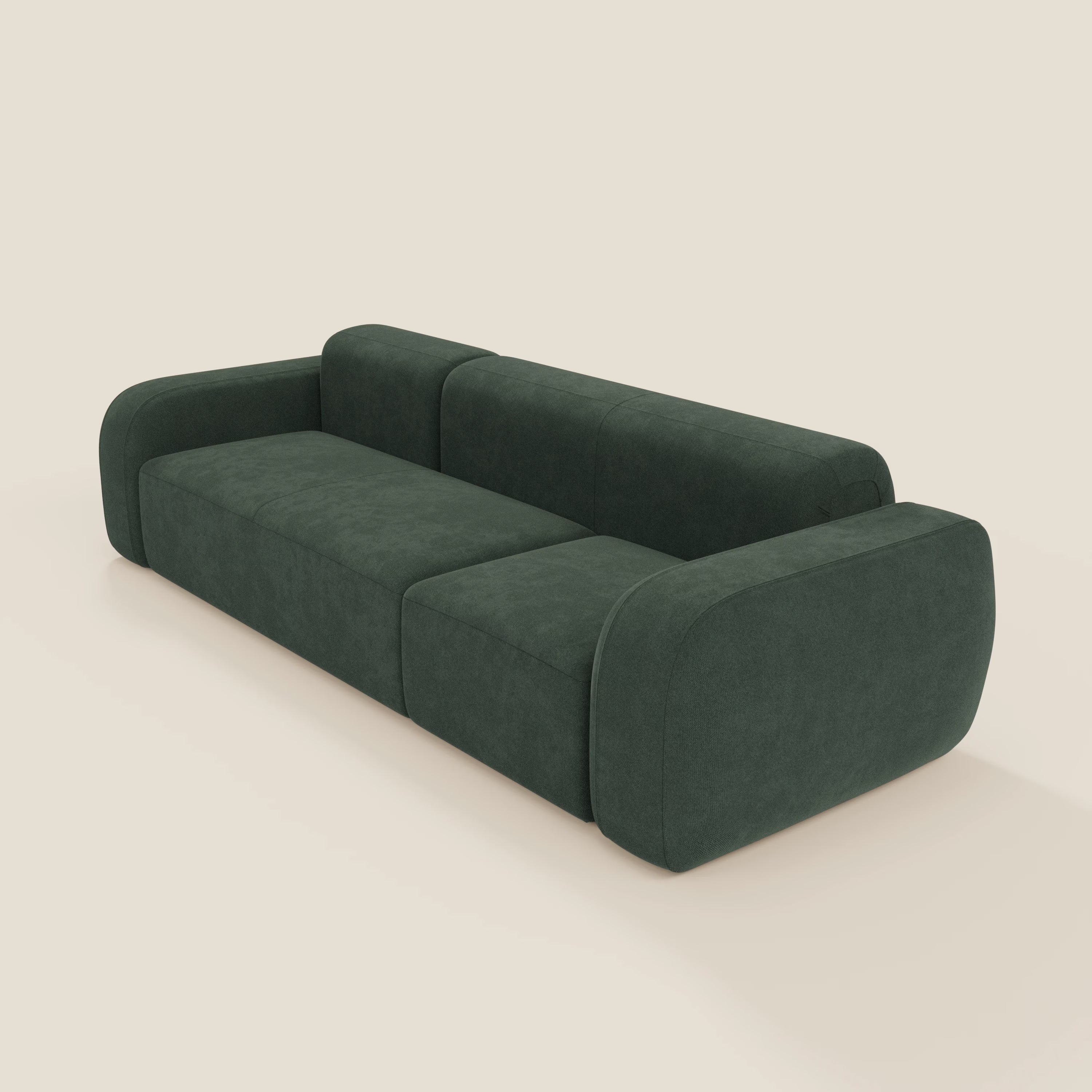 Il divano BonBon componibile Spaccamattone di Divani.Store, in smacchiabile T23 verde, è caratterizzato da un moderno design minimalista con schienale basso, ampia seduta e braccioli arrotondati su sfondo beige chiaro.