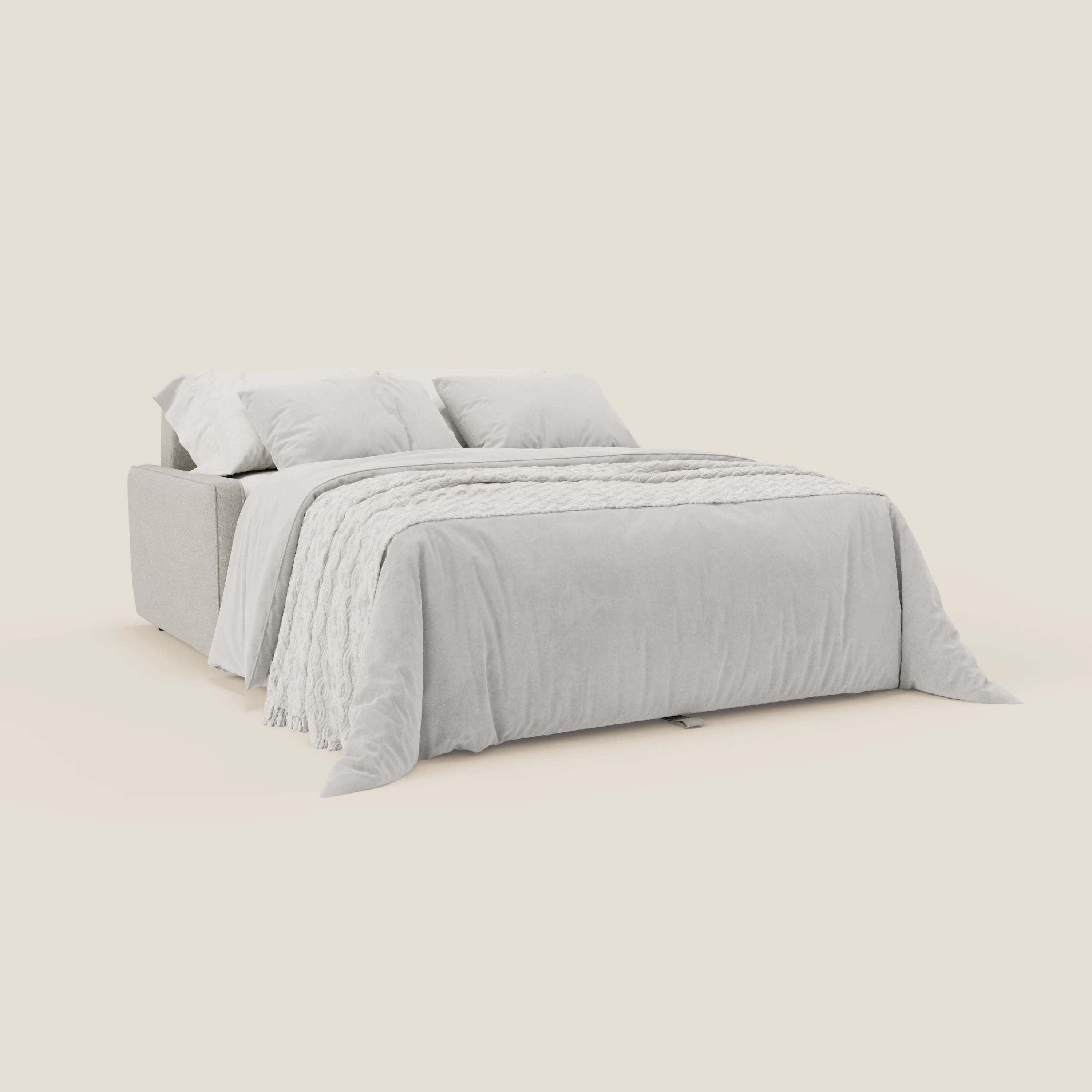 Il Nivon Divano letto moderno di Divani.Store è caratterizzato da un materasso H16 cm e da un poggiatesta in tessuto panna T25 impermeabile, che offre comfort e stile minimalista. Il suo aspetto pulito e felpato risalta su uno sfondo bianco sporco.