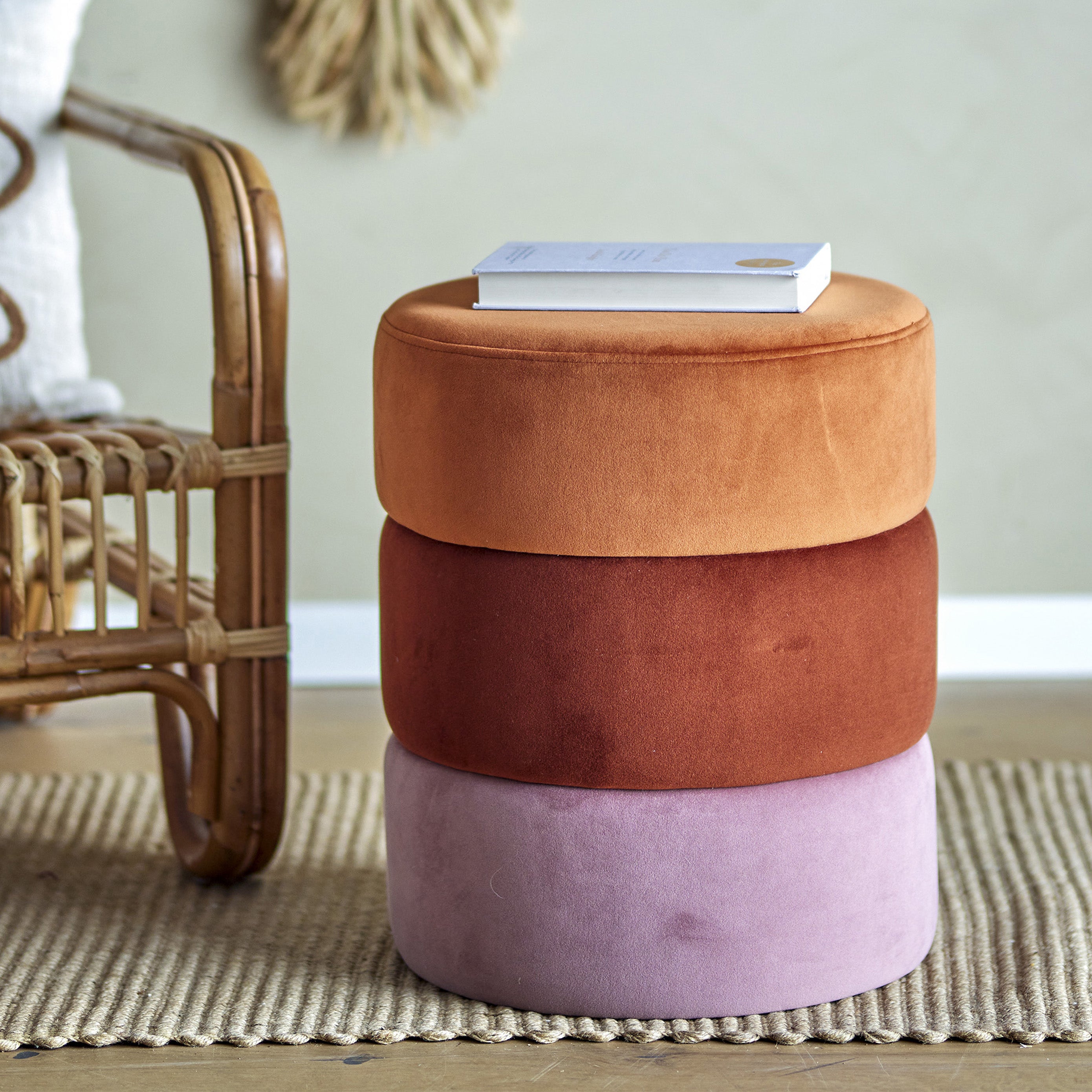 Bilbao pouf tavolino multicolore cilindrico in velluto - divani.store