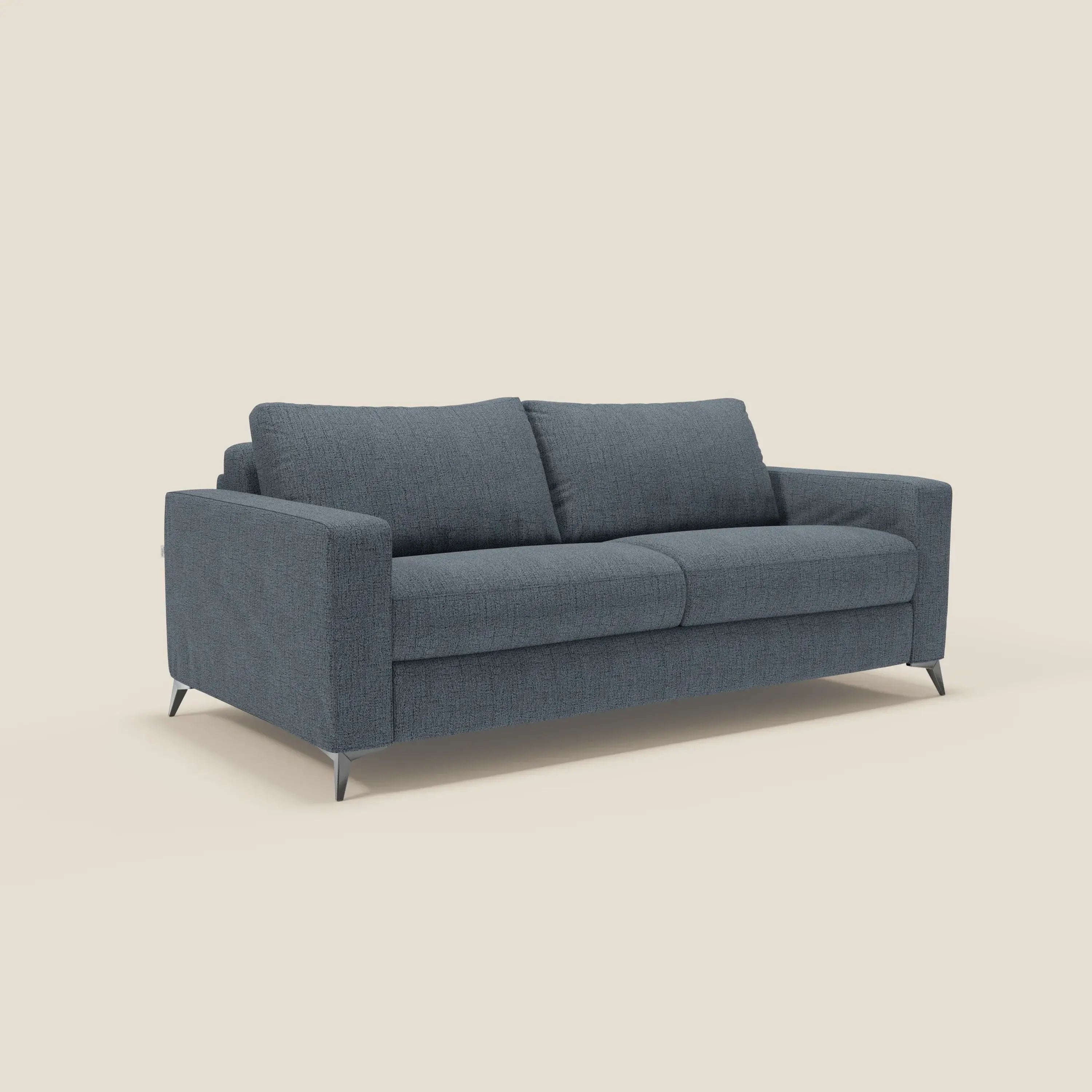 Il letto matrimoniale Alaya Divano di Divani.Store è caratterizzato da cuscini morbidi, tessuto impermeabile T03 blu, linee moderne e gambe in metallo. Ideale per 2-3 persone, il suo stile minimale si adatta perfettamente a ogni ambiente.