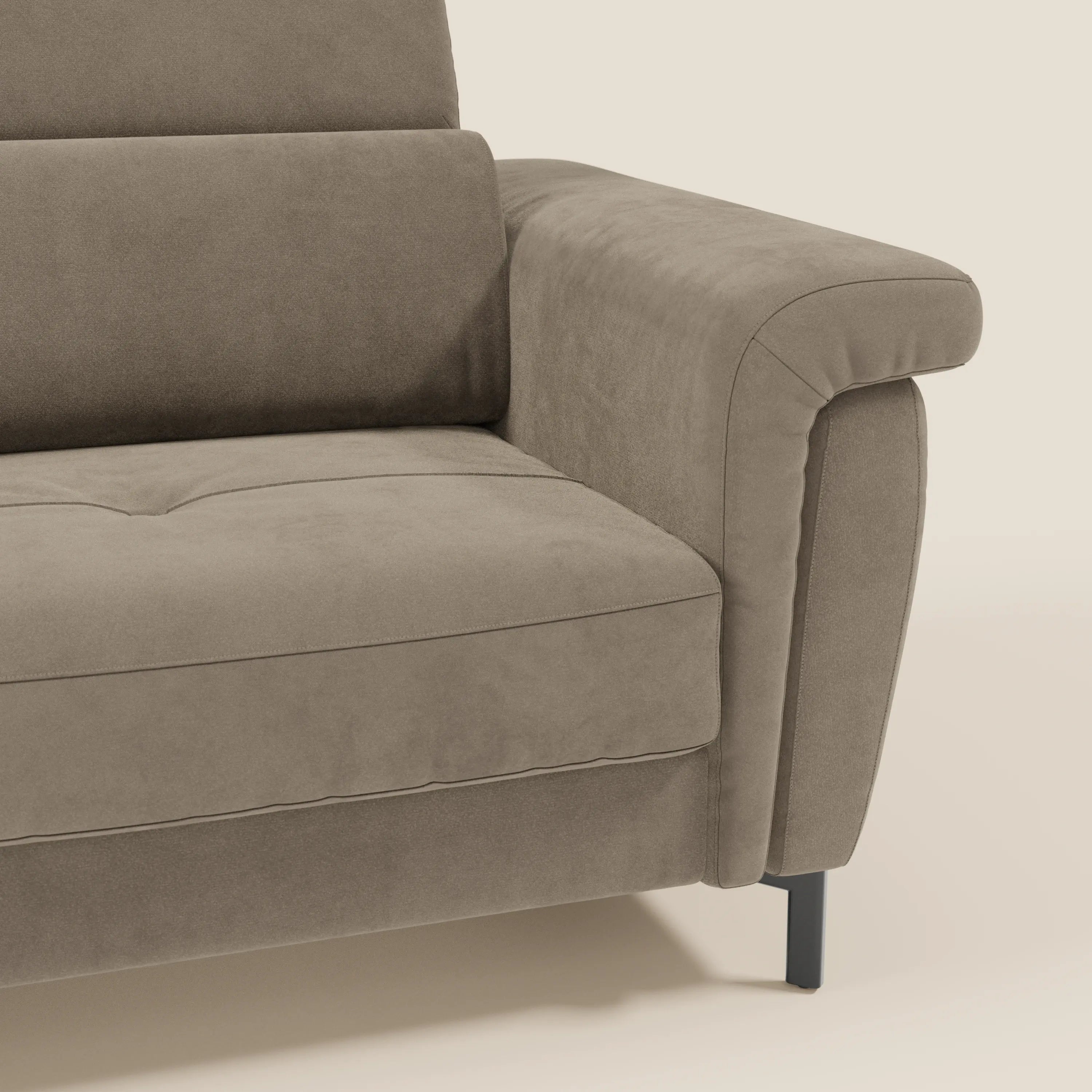 Capri divano letto di design con piedini alti - poggiatesta reclinabili in raffinato tessuto effetto velluto smacchiabile T30 - divani.store