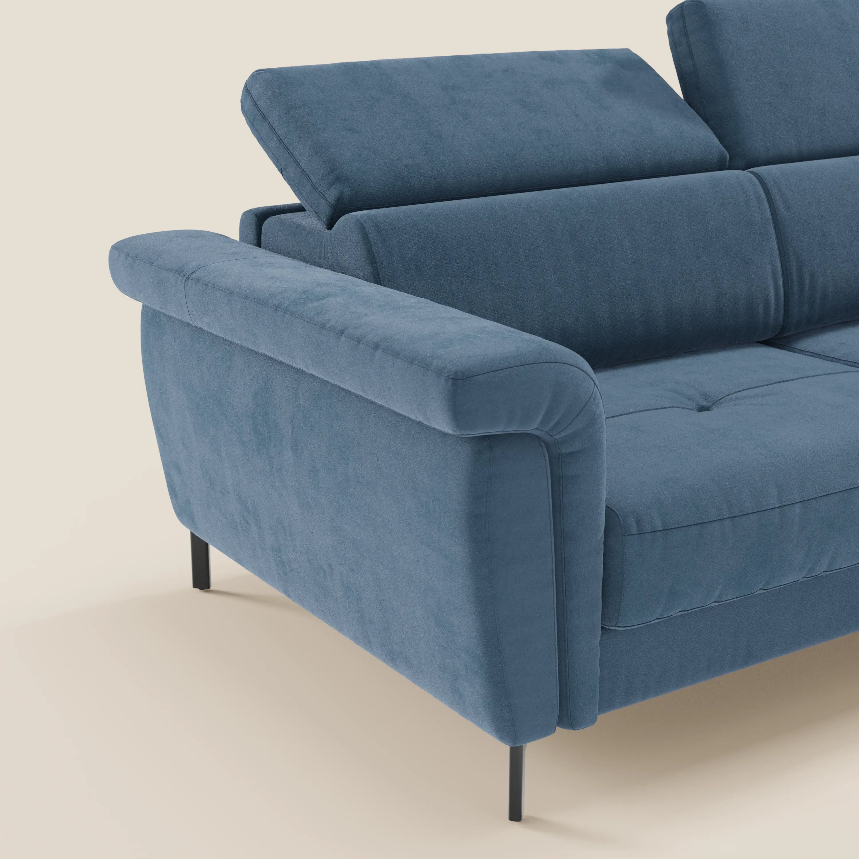 Capri divano letto di design con piedini alti - poggiatesta reclinabili in raffinato tessuto effetto velluto smacchiabile T30 - divani.store