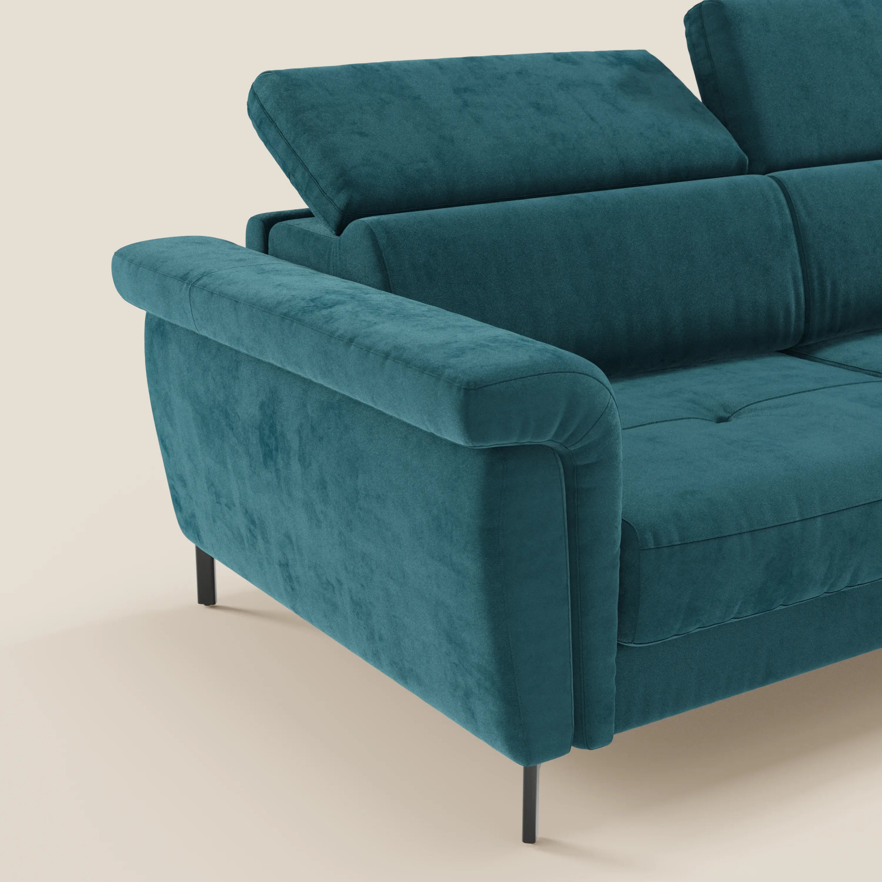 Capri divano letto di design con piedini alti - poggiatesta reclinabili in raffinato tessuto effetto velluto smacchiabile T30 - divani.store