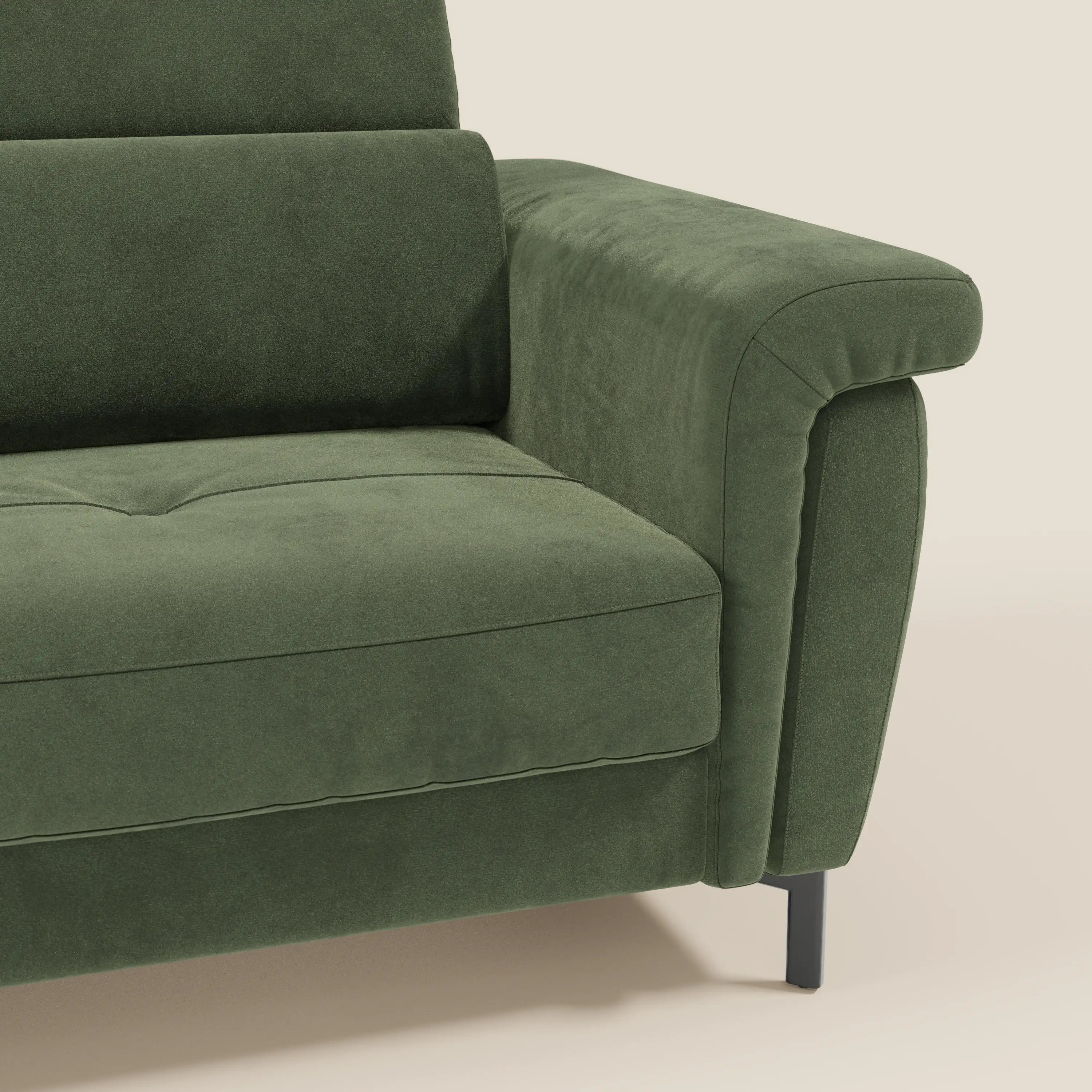 Capri divano letto di design con piedini alti - poggiatesta reclinabili in raffinato tessuto effetto velluto smacchiabile T30 - divani.store