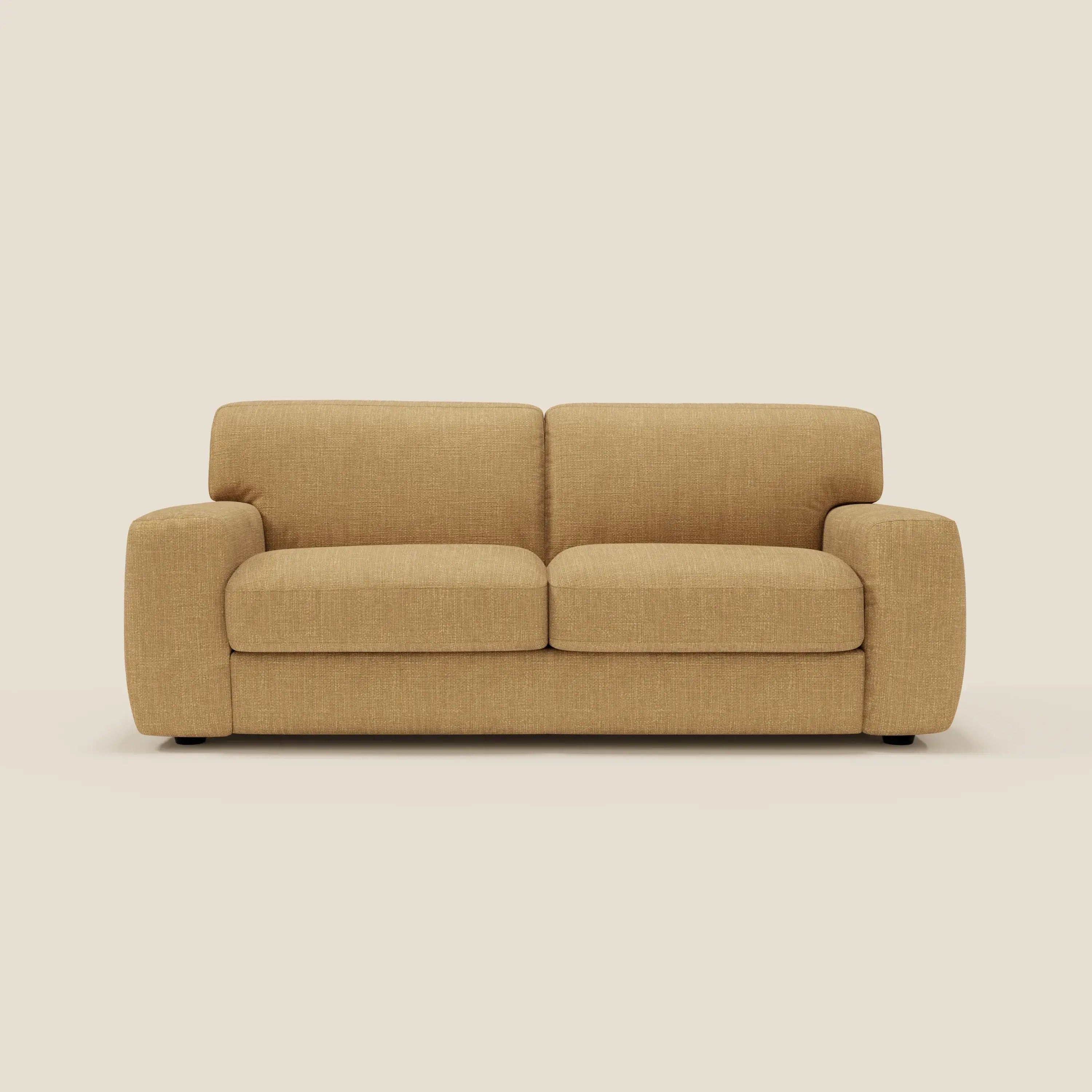 Il letto materasso Cloud Divano H17 cm di Divani.Store è caratterizzato da morbidi cuscini impermeabili di colore giallo T06, braccioli arrotondati e gambe compatte di colore nero, ideali per aggiungere comfort quotidiano e stile moderno a qualsiasi spazio abitativo.