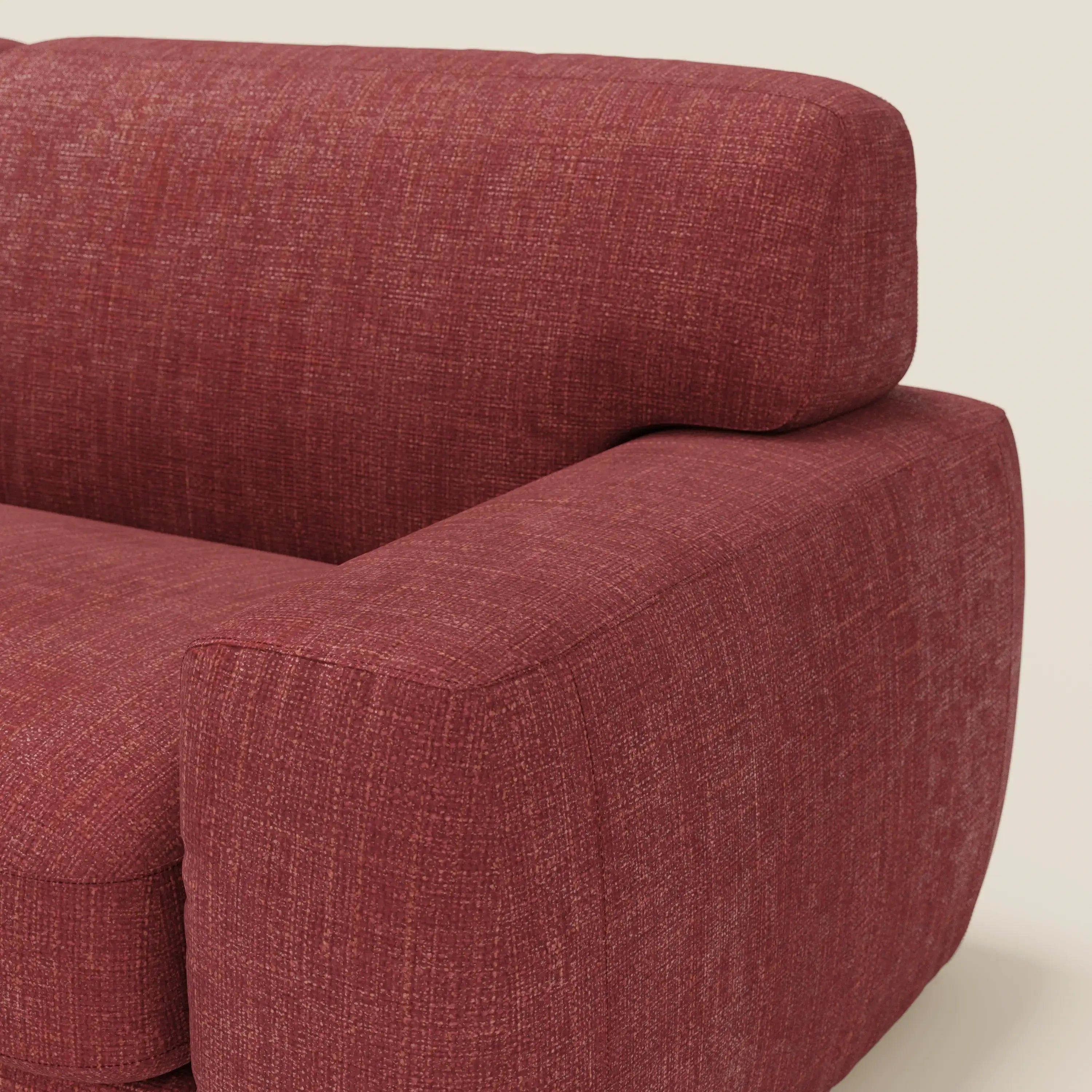 Primo piano del letto materasso Cloud Divano H17 cm di Divani.Store, caratterizzato da bracciolo spesso, morbidi cuscini e ampio schienale in tessuto impermeabile T06 rosso, su sfondo beige chiaro.