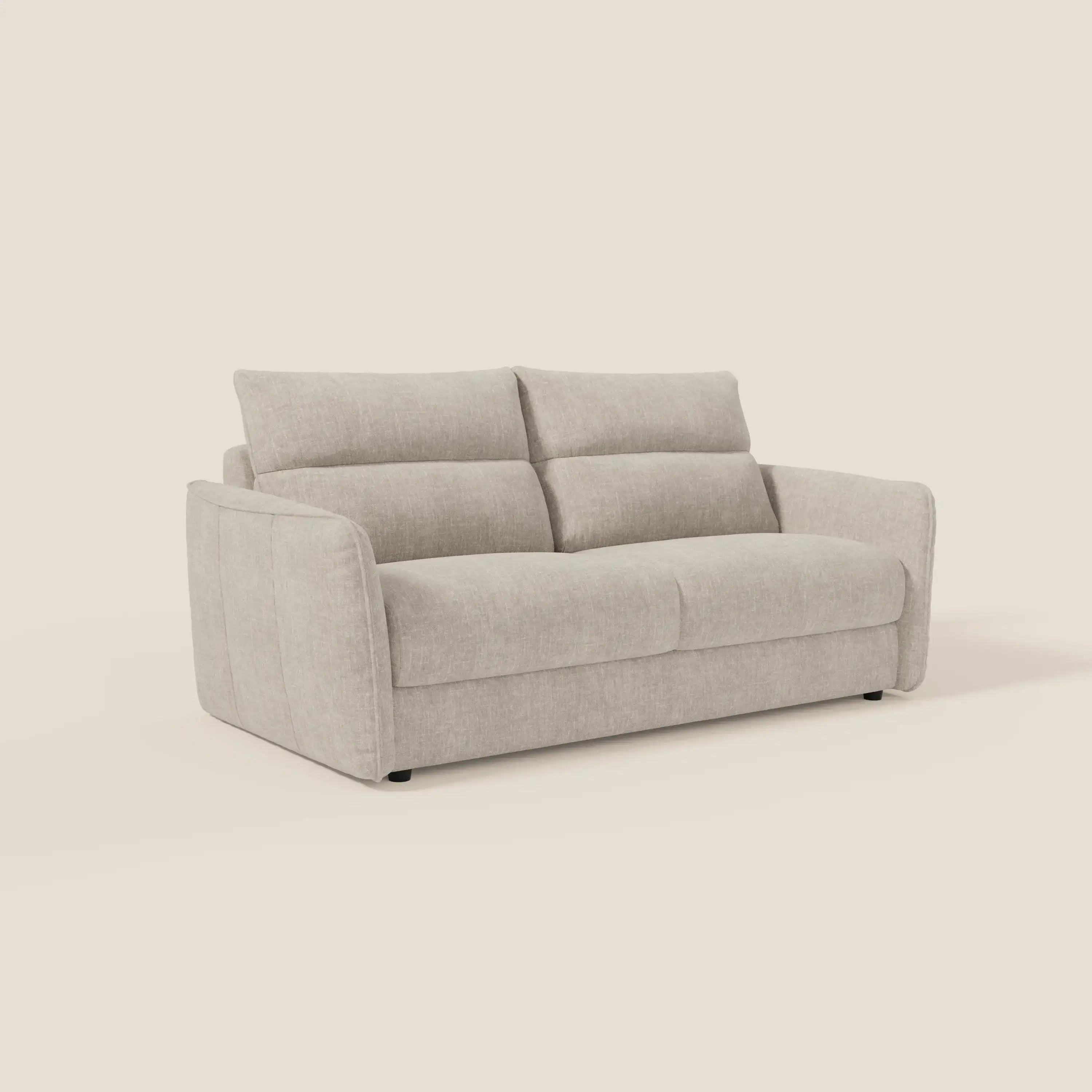 Il letto Elios Divano di Divani.Store, in tessuto smacchiabile T24 bianco latte, ha morbidi cuscini spalliera, ampi braccioli e linee minimal per un look moderno. Facile da pulire e comodo, si distingue per la texture soffice e il design elegante.