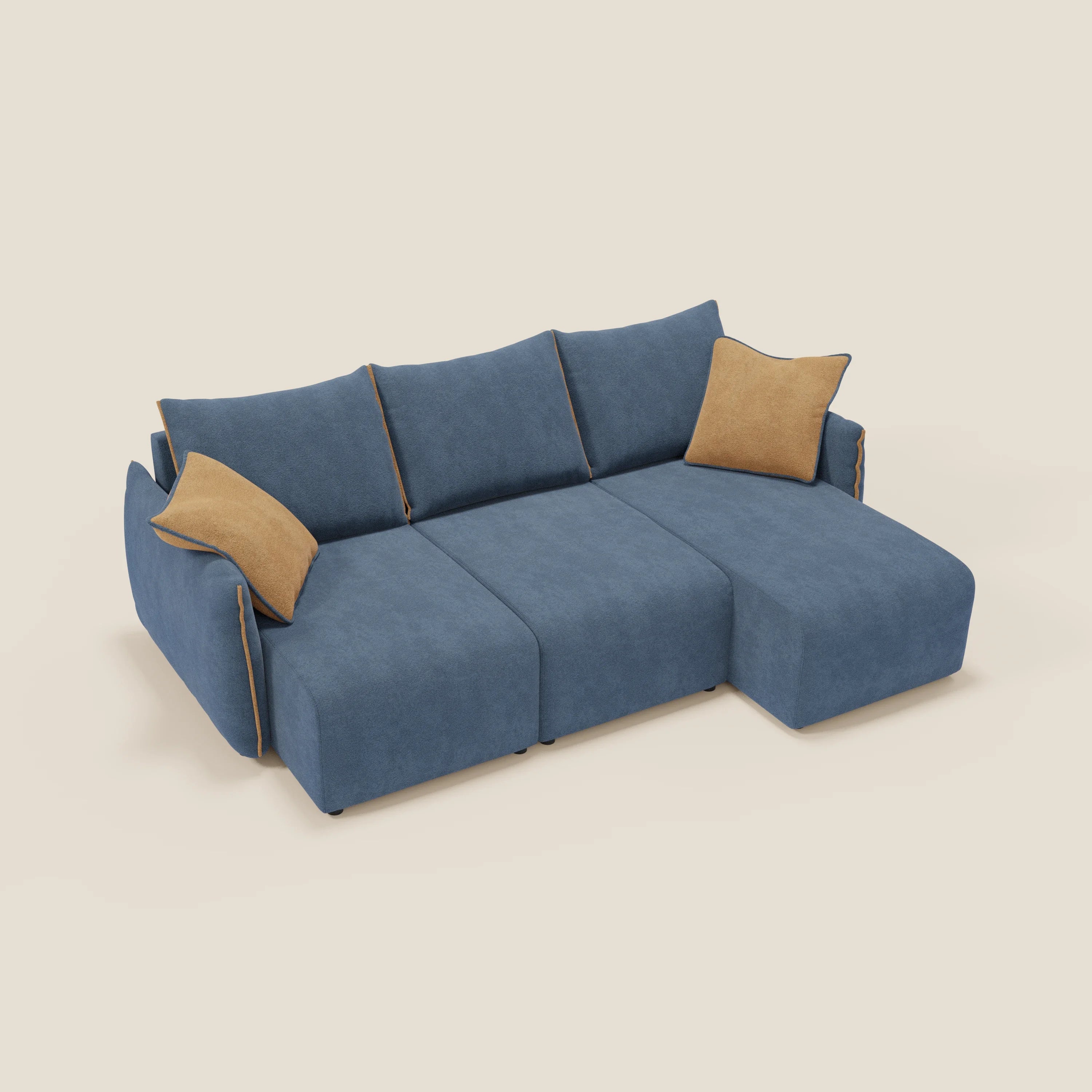 Il Flexar Divano angolare reversibile di Divani.Store in bouclé impermeabile blu è caratterizzato da tre cuscini di seduta, tre cuscini di schienale blu, due cuscini d'accento arancioni e un'estensione della chaise lounge sul lato destro per un comfort modulare.