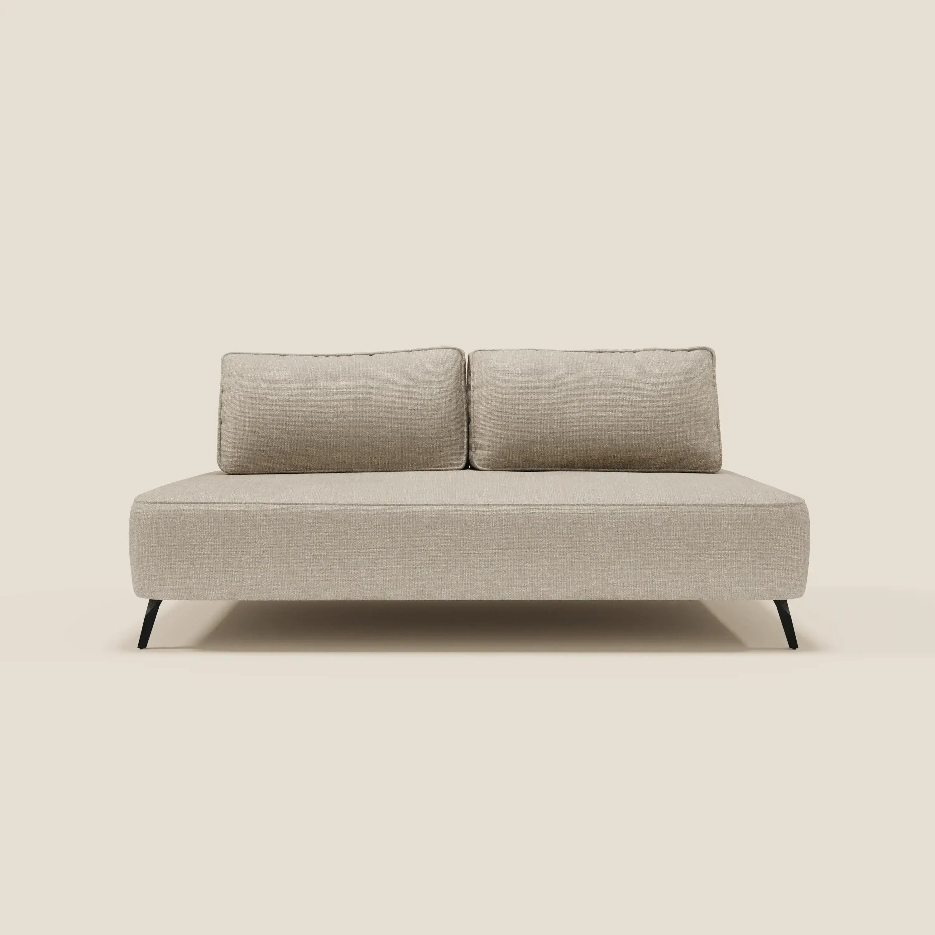 Il divano modulare Volta di Divani.Store, in raffinato tessuto ciniglia T06 panna, comprende due cuscini e schienali mobili per il massimo comfort e flessibilità.