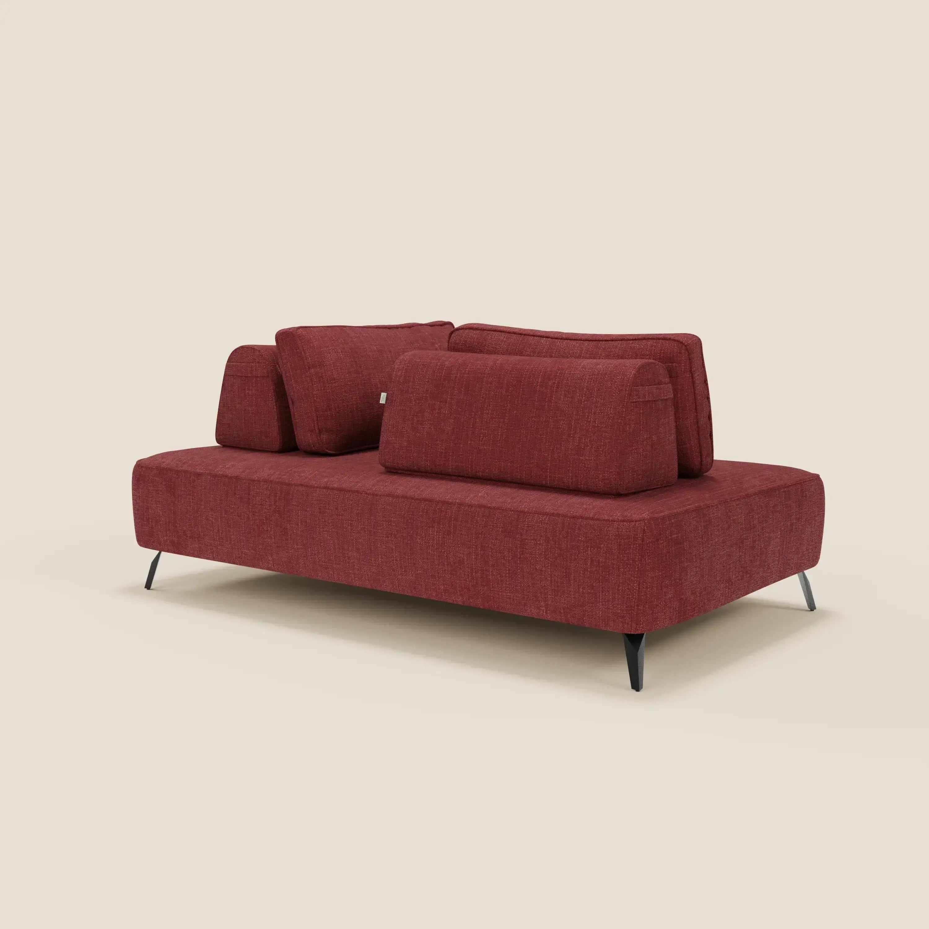 Il divano Volta modulare con schienali mobili in raffinato tessuto ciniglia T06 rosso di Divani.Store offre comfort, design contemporaneo e include cuscini.