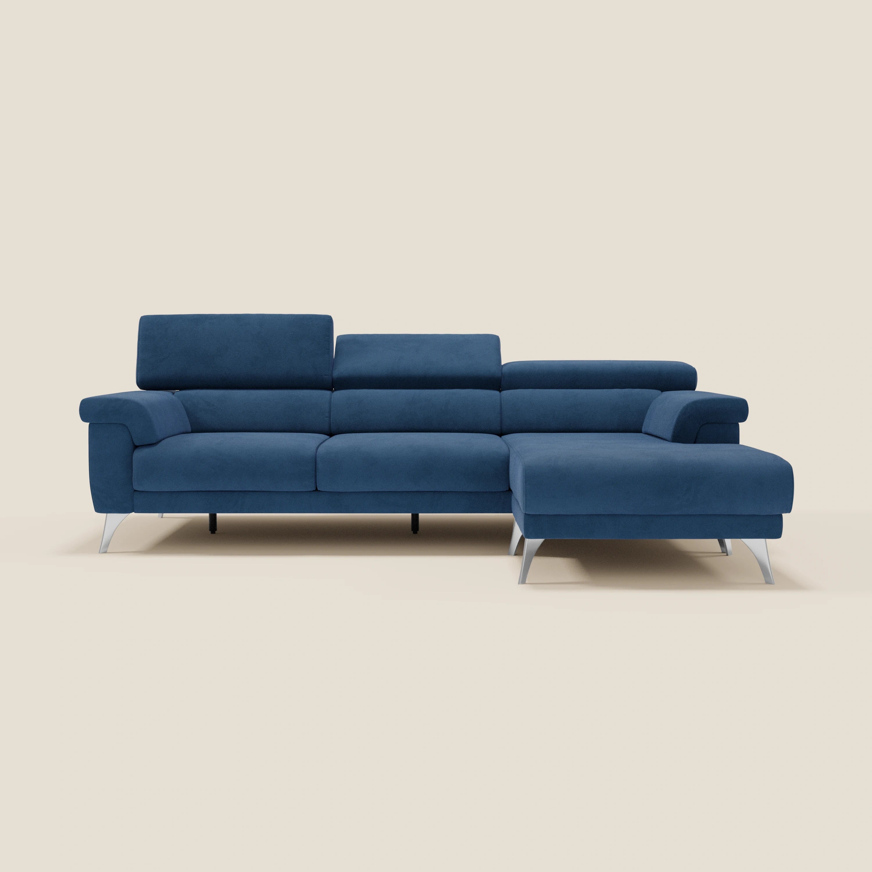 Il Raffaello Divano angolare di Divani.Store è caratterizzato da sedute scorrevoli e poggiatesta regolabili in microfibra blu T11 antimacchia, con gambe in metallo, ampi braccioli e chaise longue a L per un look elegante e moderno.