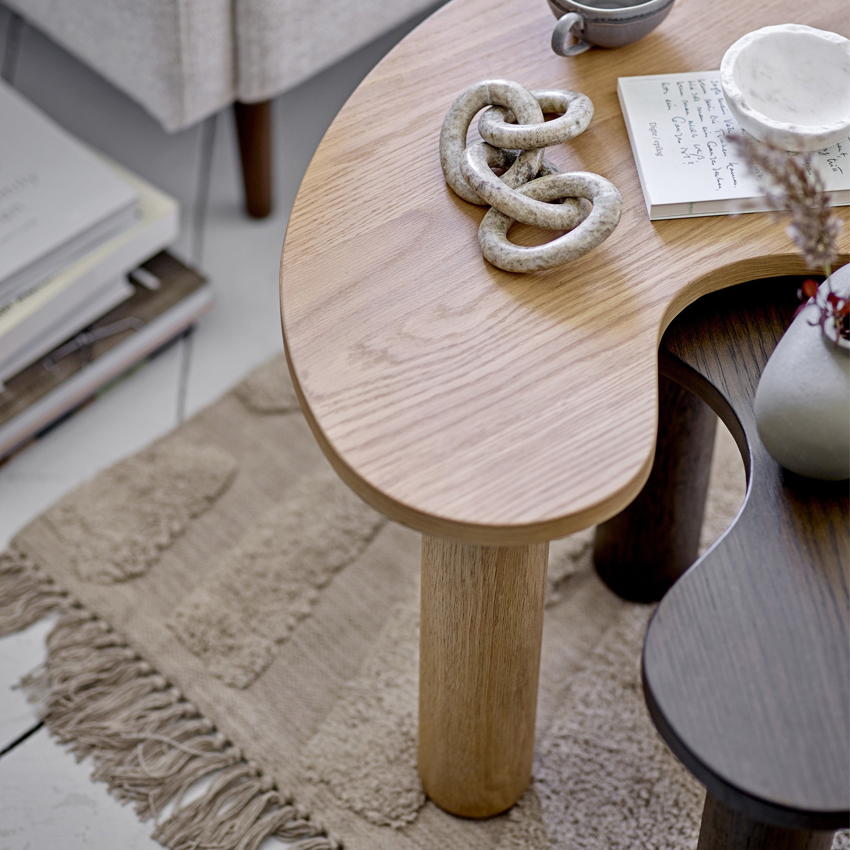 Luppa tavolino in legno naturale di caucciù dalla forma organica - divani.store