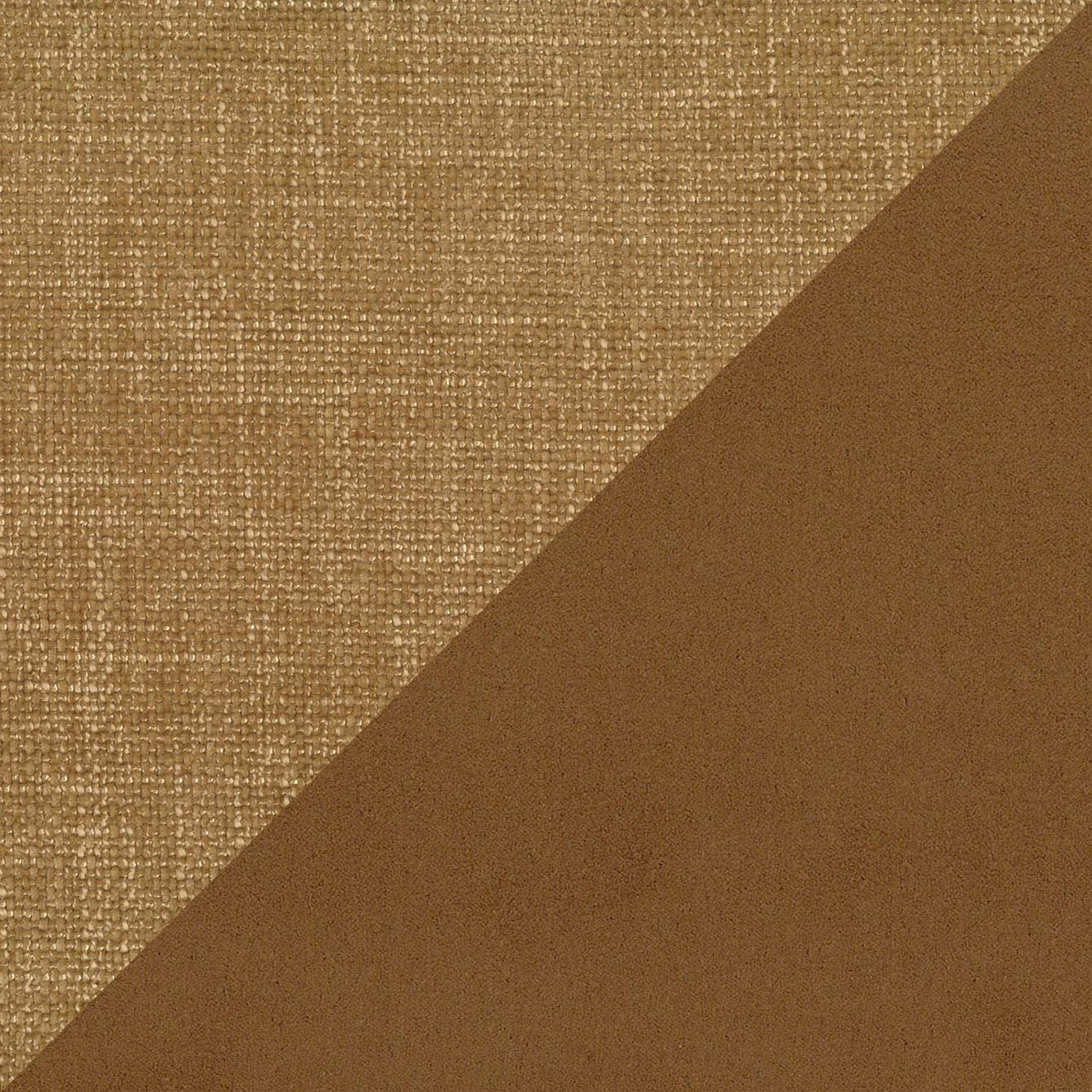 Uno sfondo diviso in diagonale richiama il letto di design bicolore Petra di Letti.store: la parte superiore sinistra richiama il suo tessuto T11 abbronzato, mentre la parte inferiore destra rispecchia la finitura liscia e opaca T06 cuoio per un contrasto di grande effetto.