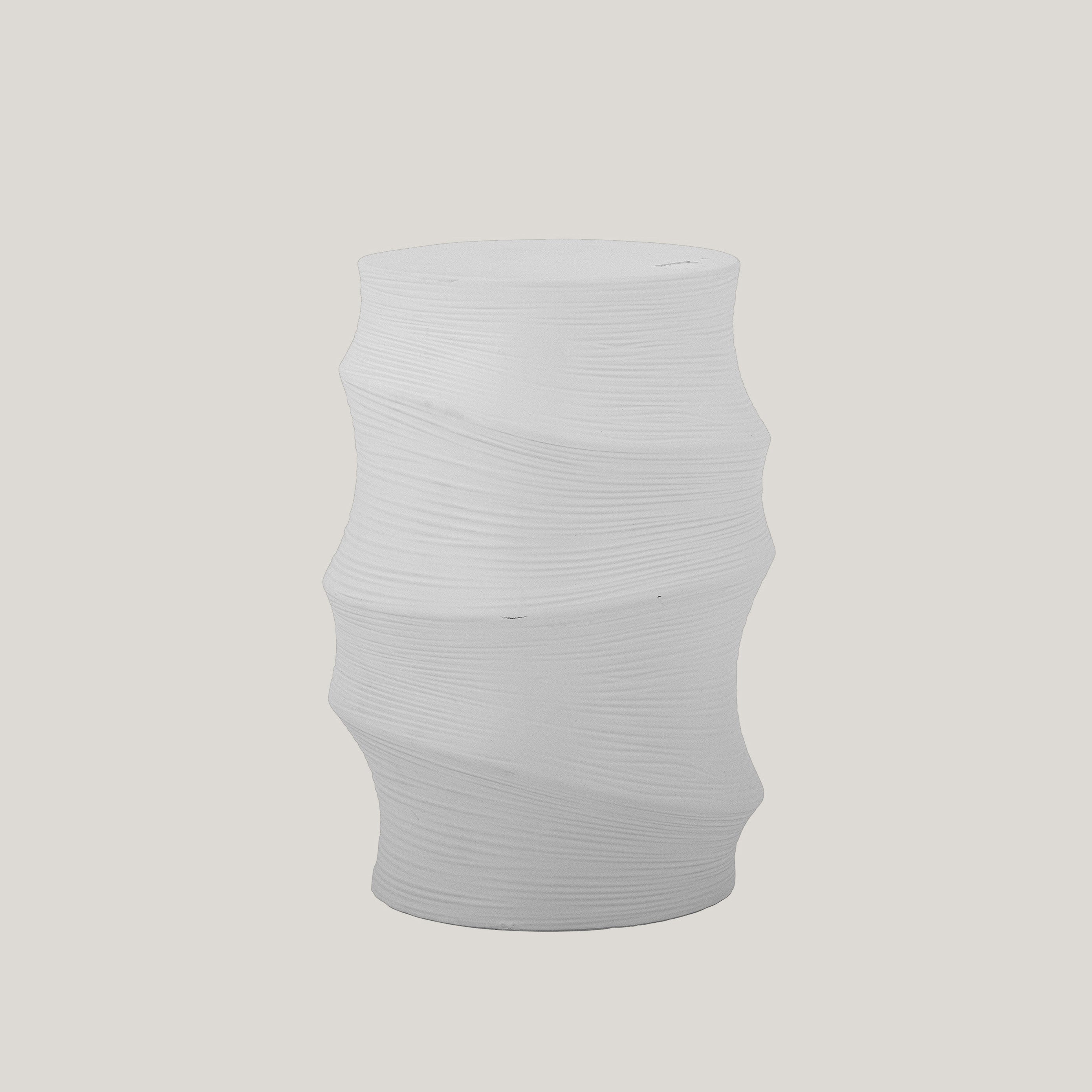 Volise tavolino scultoreo cilindrico in gres stoneware bianco - divani.store