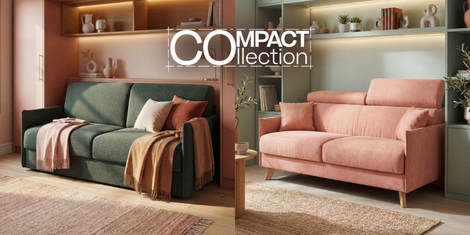 Due soggiorni moderni: a sinistra, un divano verde scuro con cuscini e parure nei toni della terra; a destra, un divano rosa acceso. Scaffali, decorazioni, piante e tappeti creano un'atmosfera accogliente e invitante. Testo "Compact Collection" in alto.