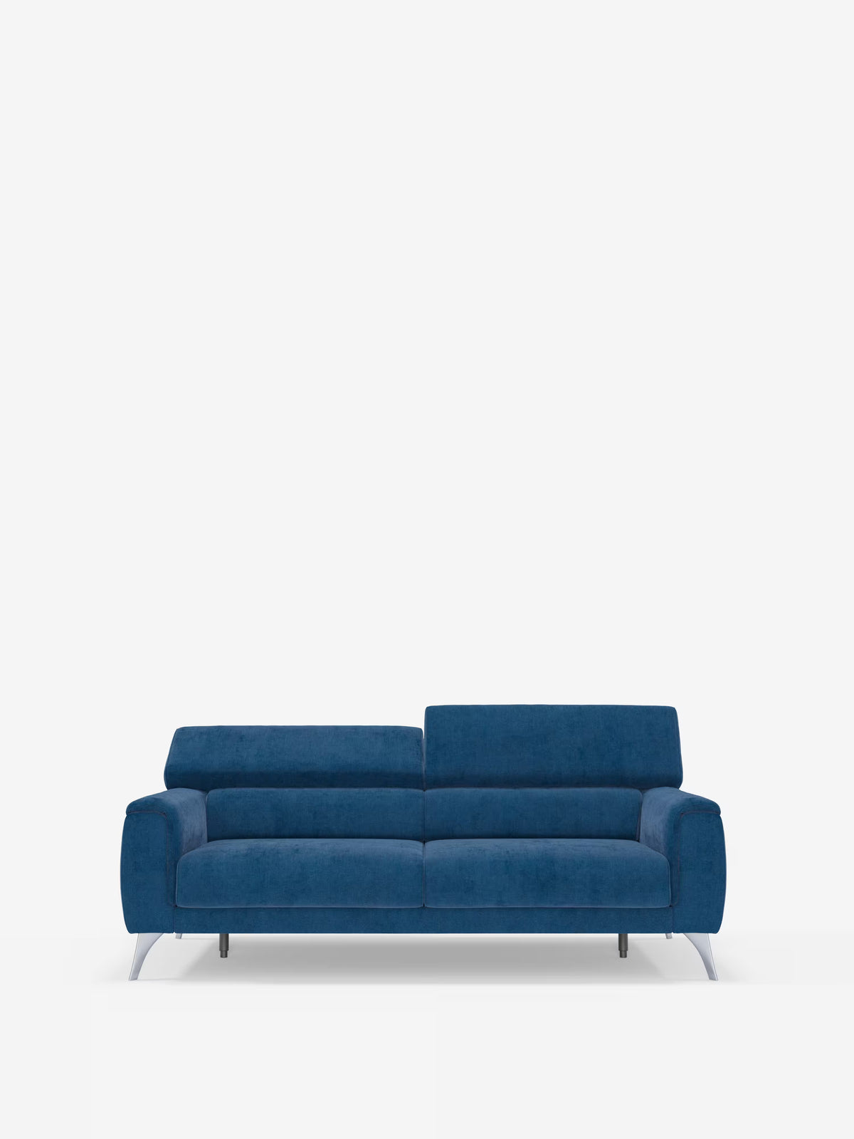 Il divano Caravaggio a 2 e 3 posti di Divani.Store, rivestito con l’elegante tessuto T31 resistente alle macchie, è dotato di sedute estensibili e poggiatesta reclinabili. Il suo design moderno — con rivestimento blu, eleganti gambe in metallo e uno schienale basso diviso in due sezioni — risalta su uno sfondo bianco a tinta unita, rendendo questo divano minimalista perfetto per qualsiasi soggiorno contemporaneo.