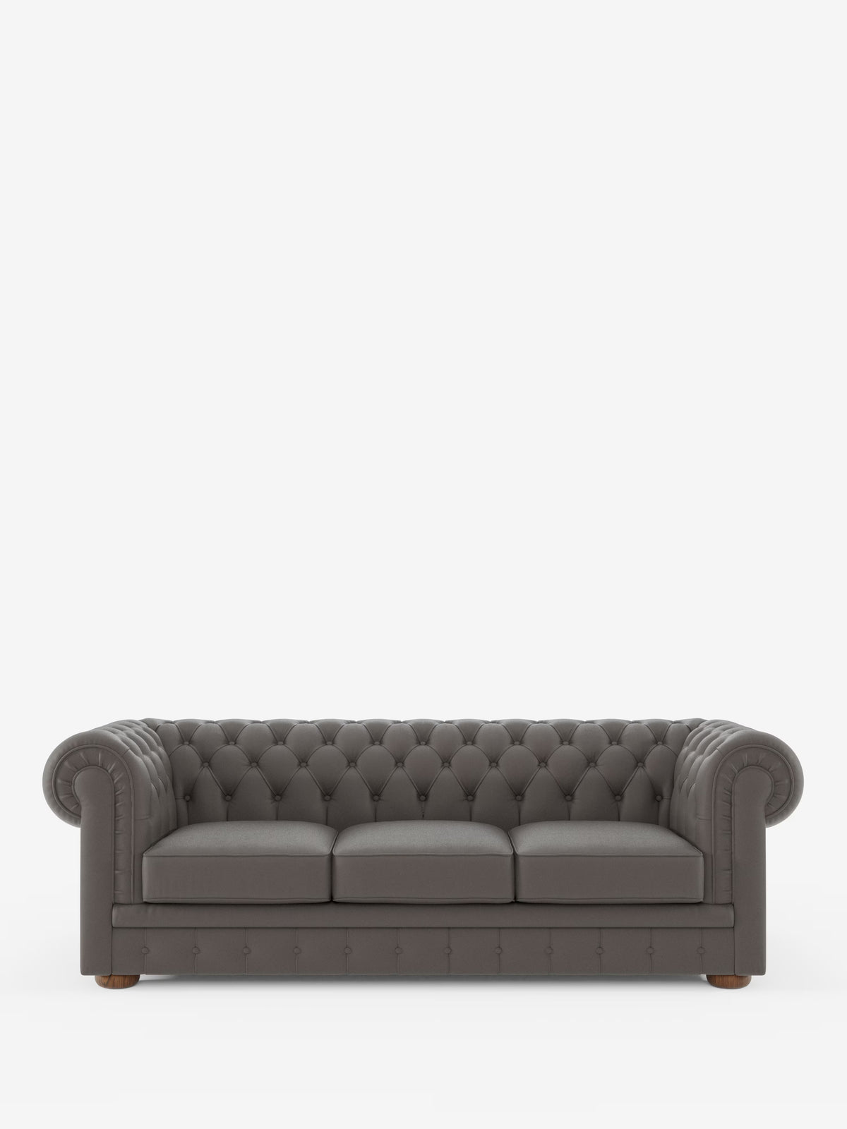 Un divano Chester 4 Posti a 3 posti in vera pelle, colore grigio scuro – Chesterfield Capitonné Artigianale di Divani.Store, caratterizzato da rivestimento in vera pelle, schienale e braccioli capitonné, tre cuscini di seduta e gambe corte in legno, Made in Italy, presentato su uno sfondo bianco a tinta unita.