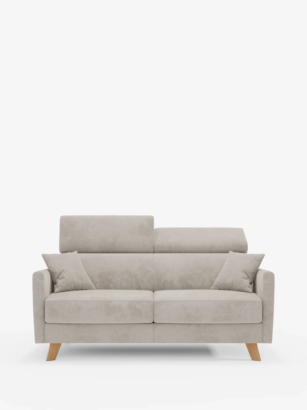 Un divano letto Francy dal design moderno, in beige chiaro, con poggiatesta regolabili, firmato Divani.Store — rivestito al 100% con tessuto T30 elegante e resistente alle macchie — presenta gambe in legno, due cuscini di seduta, due cuscini decorativi abbinati e uno schienale alto diviso in due parti, il tutto su uno sfondo bianco a tinta unita.
