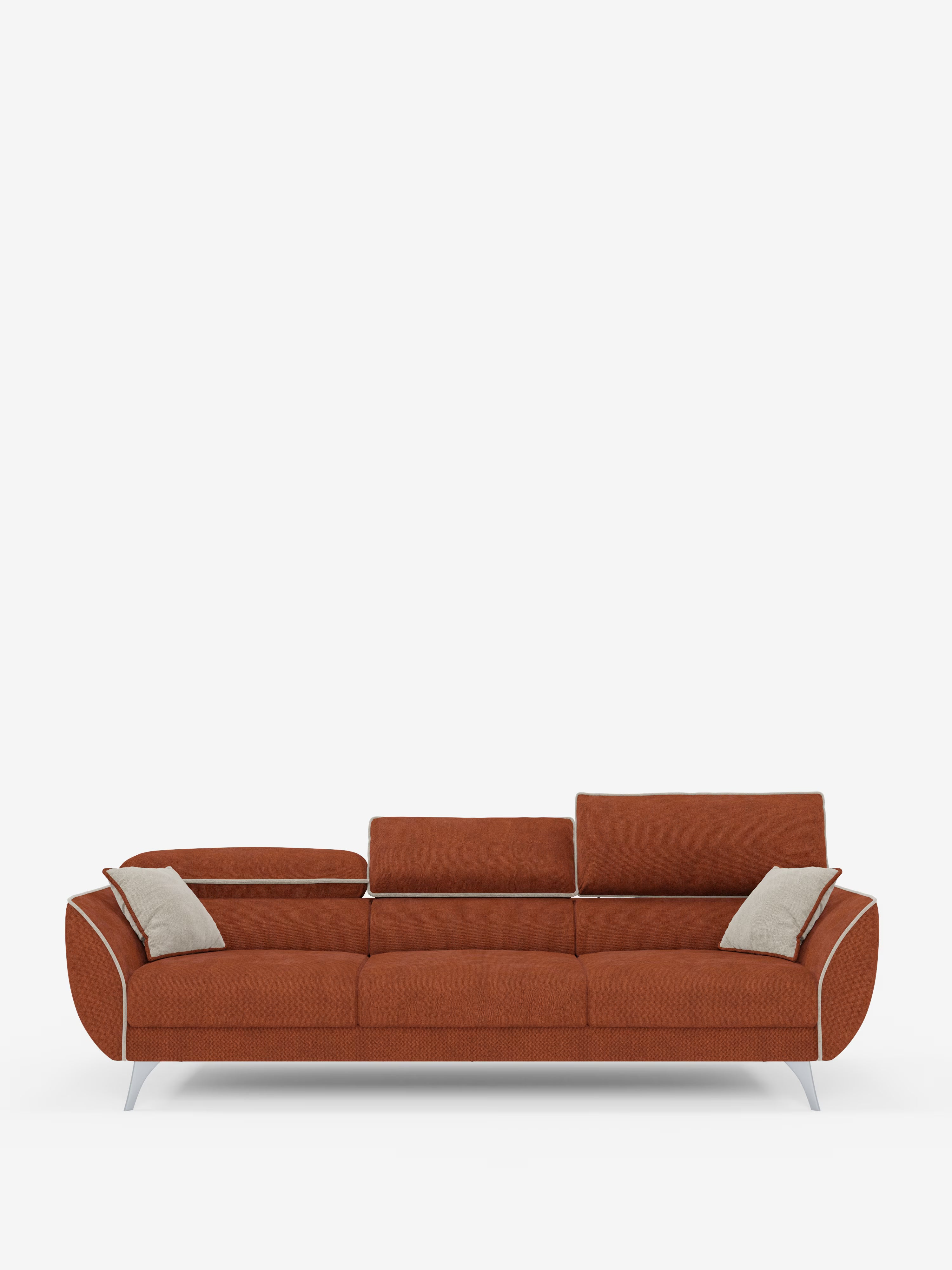 Scopri il lusso contemporaneo con il divano Michelangelo 4 Posti bicolore di Divani.Store: un divano moderno color ruggine dotato di tre sedute estensibili, due poggiatesta reclinabili ed eleganti rifiniture bianche. Realizzato in tessuto T23 facile da pulire, questo divano presenta linee dritte, sottili gambe in metallo e include due cuscini decorativi grigio chiaro. Lo sfondo bianco a tinta unita ne esalta il design slanciato e l’estetica sofisticata.