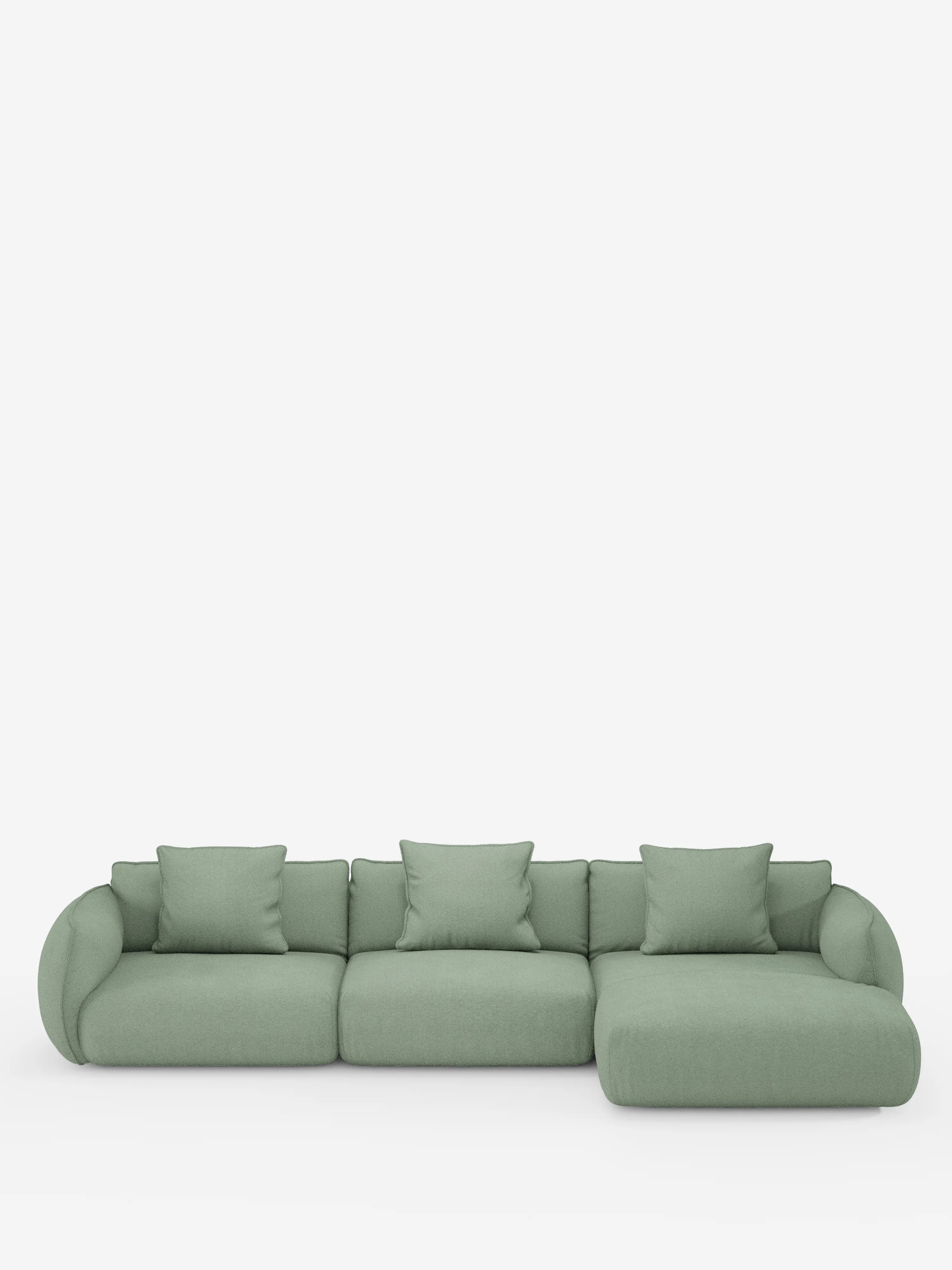 Un divano angolare Nimbus dal design contemporaneo di Divani.Store, rivestito in tessuto T33 effetto cotone di colore verde chiaro, antimacchia. Questo divano modulare presenta tre posti principali con chaise longue a destra, morbidi bordi arrotondati ed è completato da quattro cuscini coordinati, il tutto su uno sfondo bianco a tinta unita.