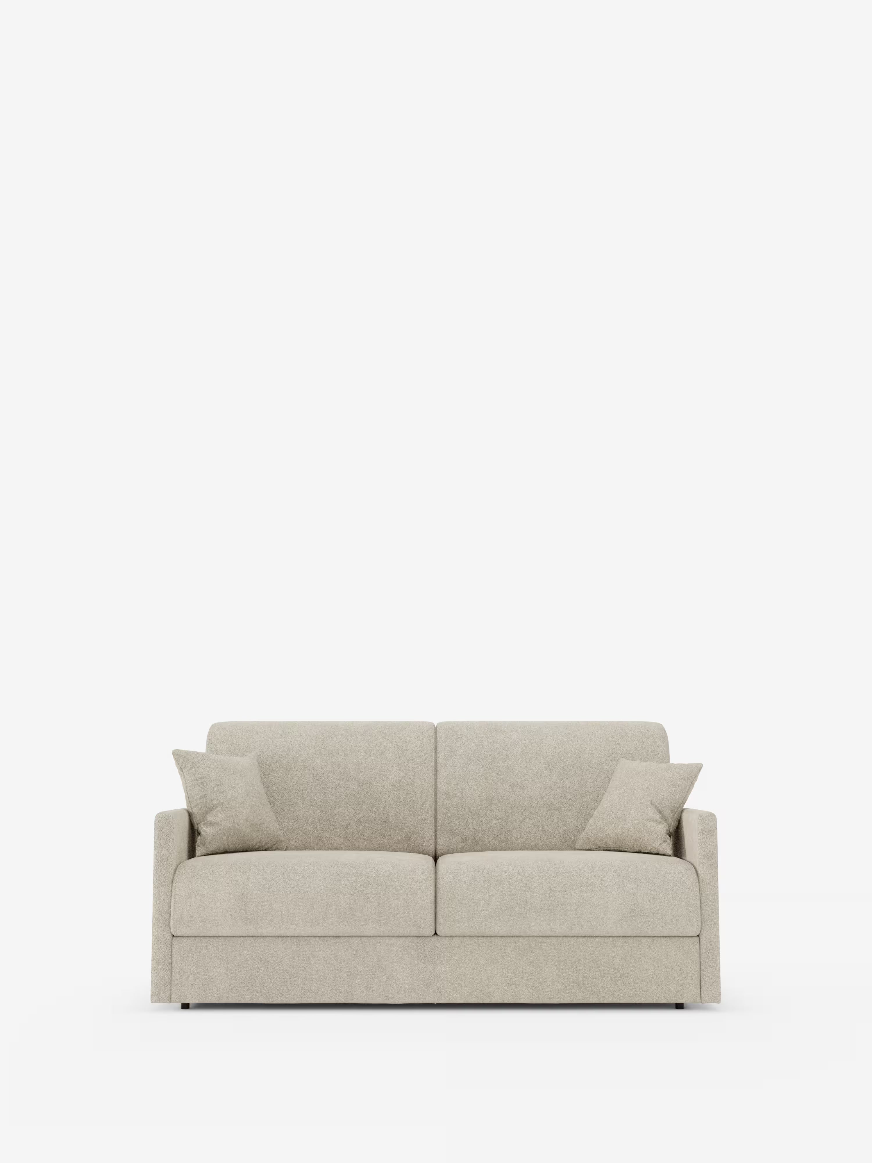 Un divano letto Tommy Divano a 2 e 3 posti matrimoniale, in beige chiaro e dal design moderno, disponibile su Divani.Store, caratterizzato da braccioli sottili e dritti e da due cuscini quadrati abbinati, è posizionato al centro su uno sfondo bianco a tinta unita. Il divano presenta un design minimalista e semplice, con linee pulite e senza motivi visibili, ed è interamente sfoderabile in tessuto simile al cotone (T33), facile da pulire.