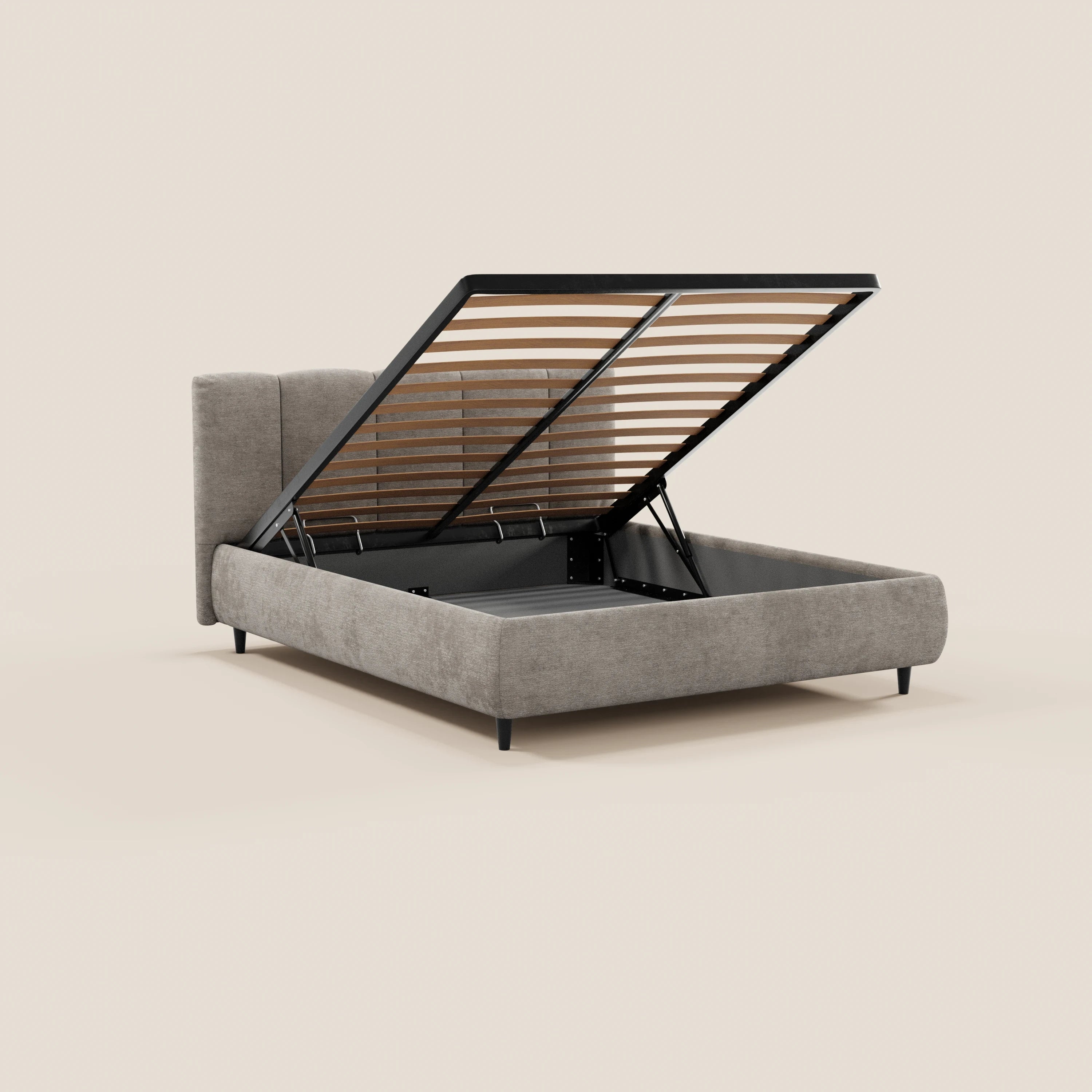 Il letto imbottito ARKAM di Letti.store è realizzato in tessuto certificato Oeko-Tex®, con testiera verticale e vano contenitore. Un design shabby chic pratico e moderno, ideale per sfruttare al meglio lo spazio sotto il letto.
