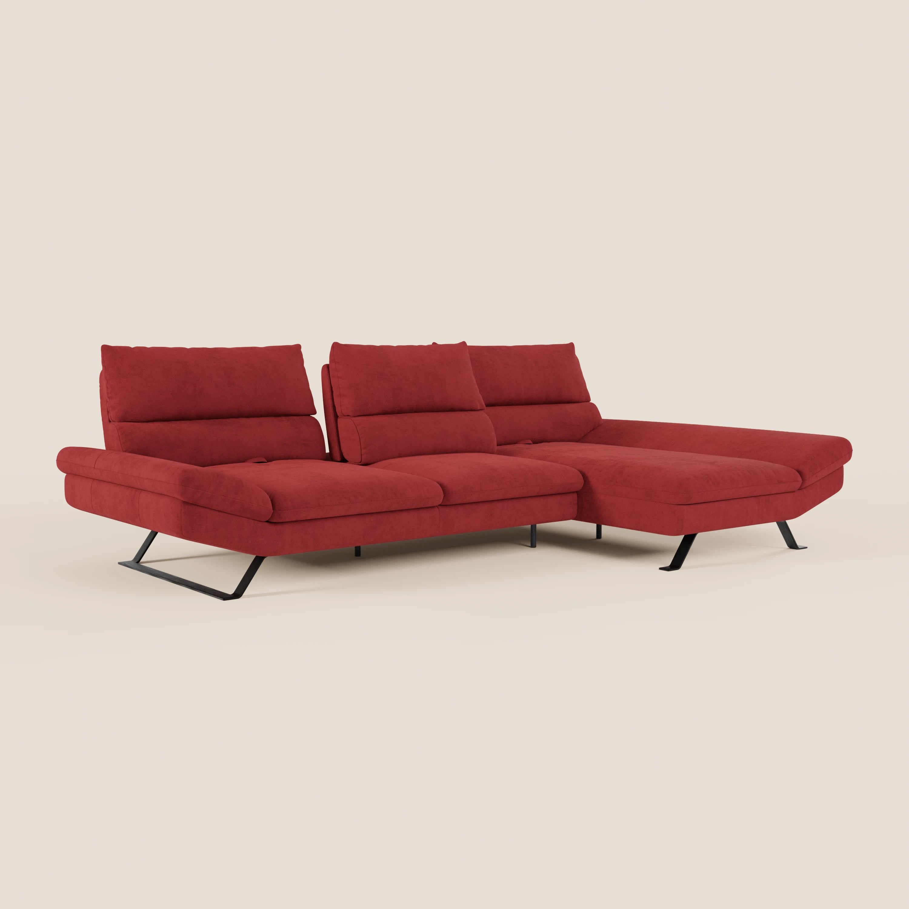 Eclipse Divano angolare con penisola e schienali traslanti in microfibra tecnica smacchiabile T11 di Divani.Store è un moderno divano angolare rosso con tre posti, chaise longue destra, gambe angolari in metallo nero, schienali trapuntati e rivestimento liscio.